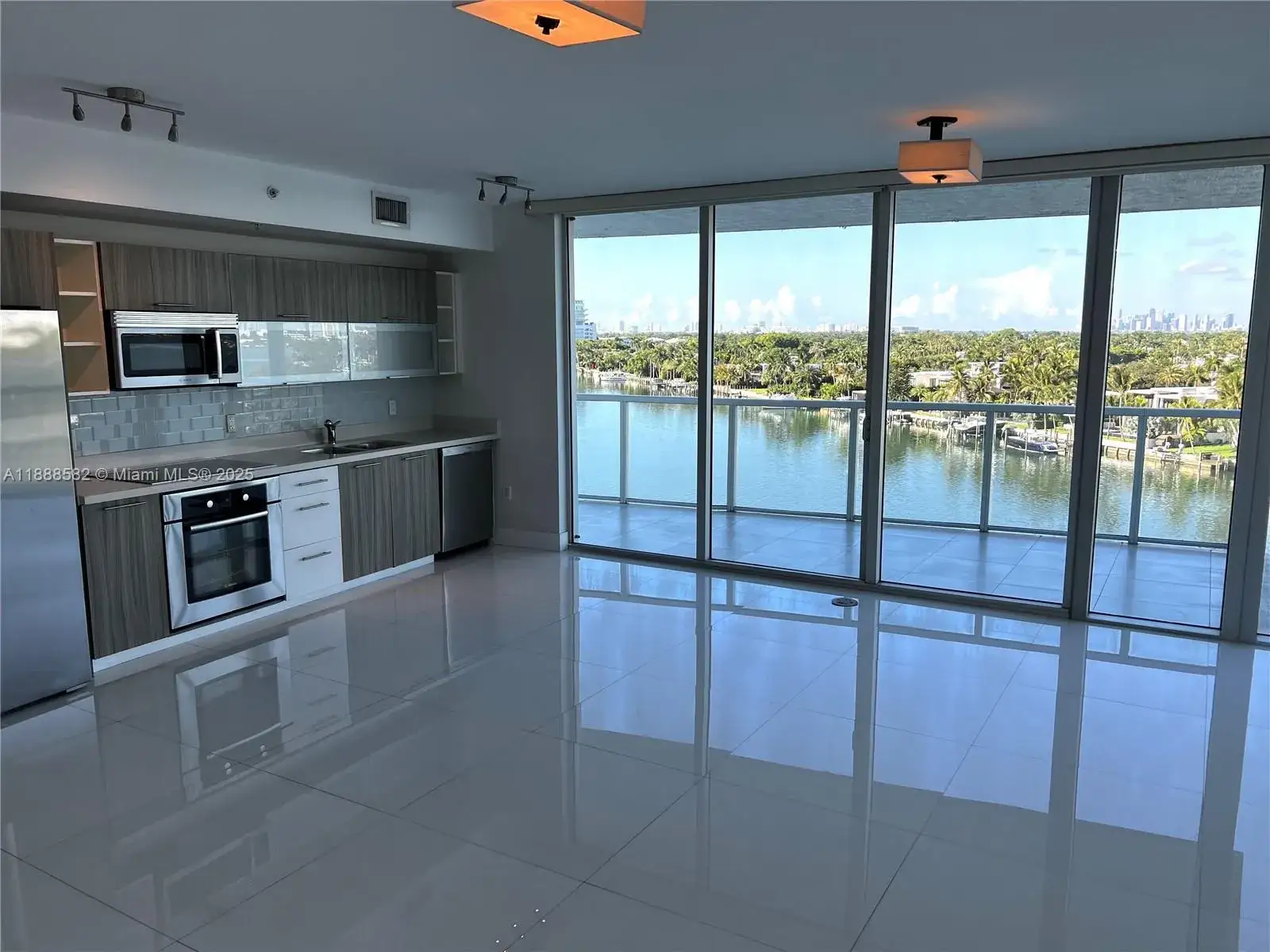 3 bedroom 2 bath Residential for sale at 6700 Indian Creek Dr # 807, Miami Beach FL 33141