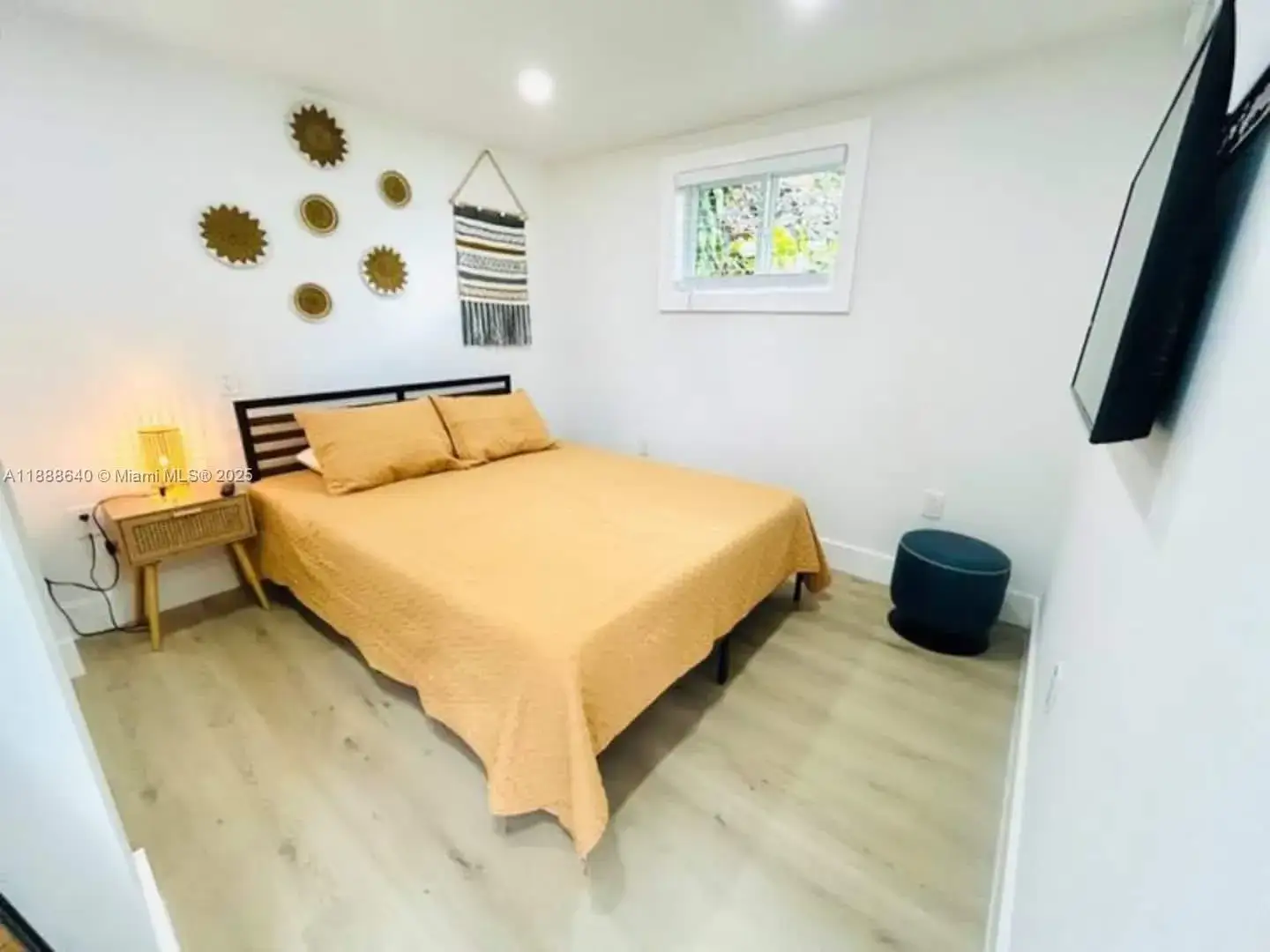 1 bedroom 1 bath Residential Lease for rent at 2612 SW 12th St Rear, Miami FL 33135