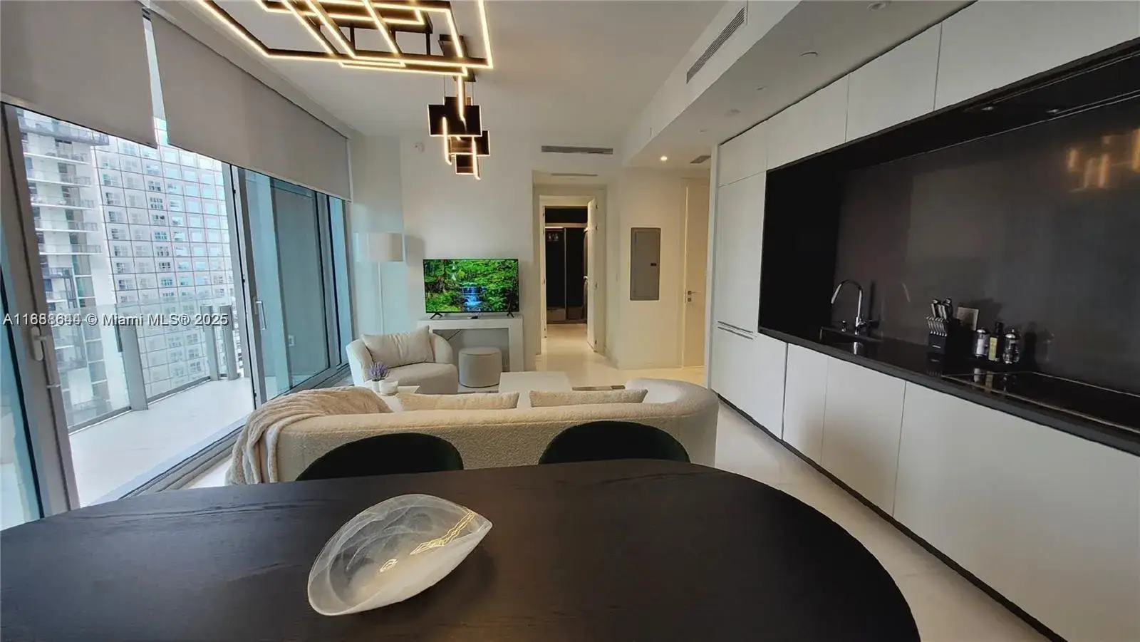 1 bedroom 1 bath Residential for sale at 300 Biscayne blvd way # 2908, Miami FL 33131