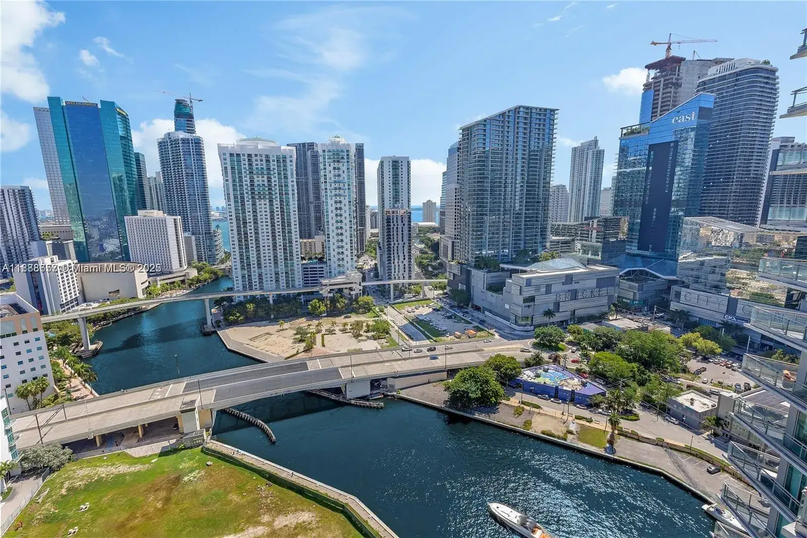 2 bedroom 2 bath Residential Lease for rent at 92 SW 3rd St # 3012, Miami FL 33130