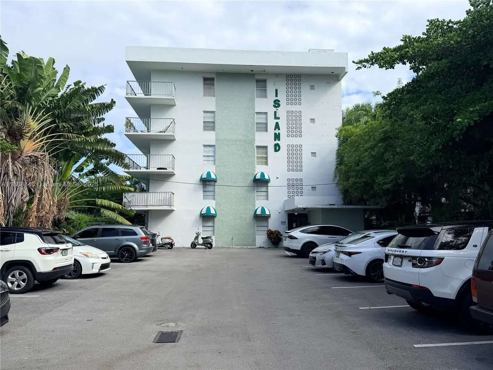 1 bedroom 2 bath Residential Lease for rent at 36 Island Ave # 12, Miami Beach FL 33139