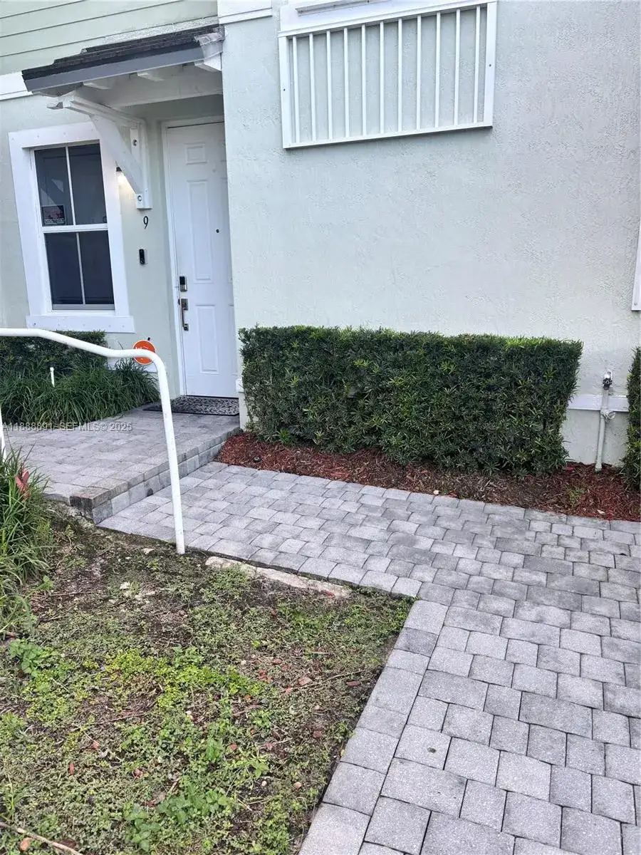 3 bedroom 2 bath Residential for sale at 133 SE 28th Ter # 9, Homestead FL 33033
