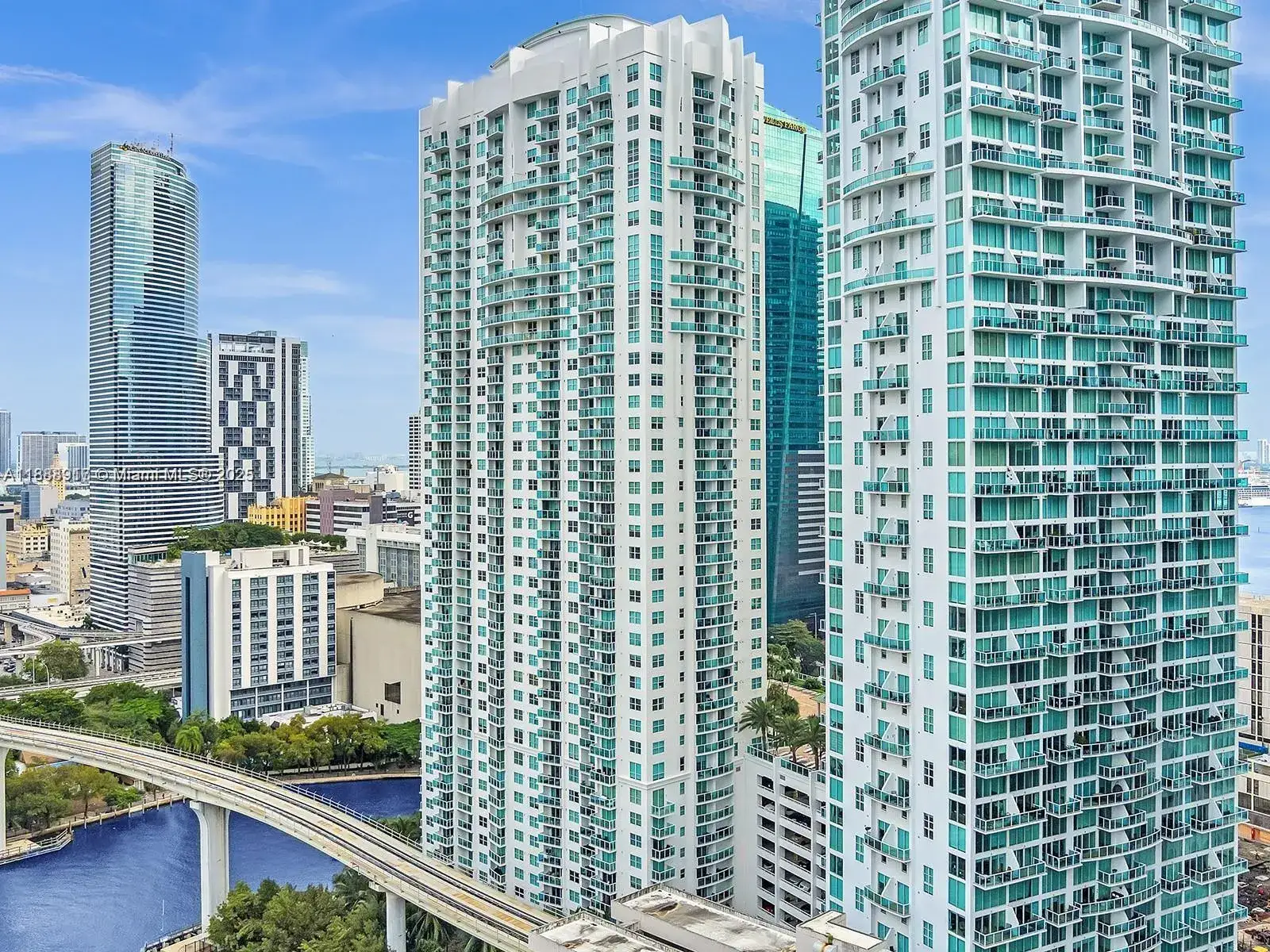 2 bedroom 2 bath Residential Lease for rent at 41 SE 5th St # 501, Miami FL 33131