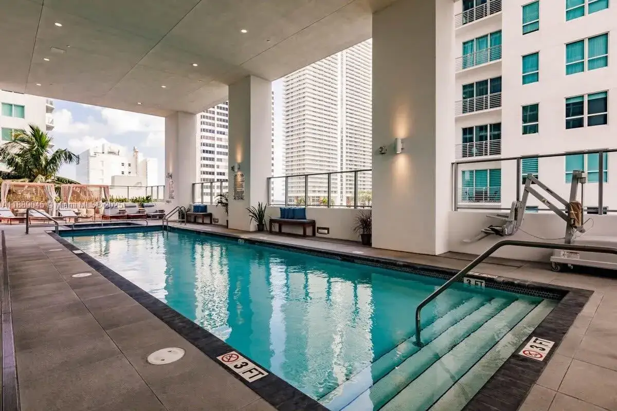 1 bedroom 1 bath Residential for sale at 227 NE 2nd St # 3001, Miami FL 33132