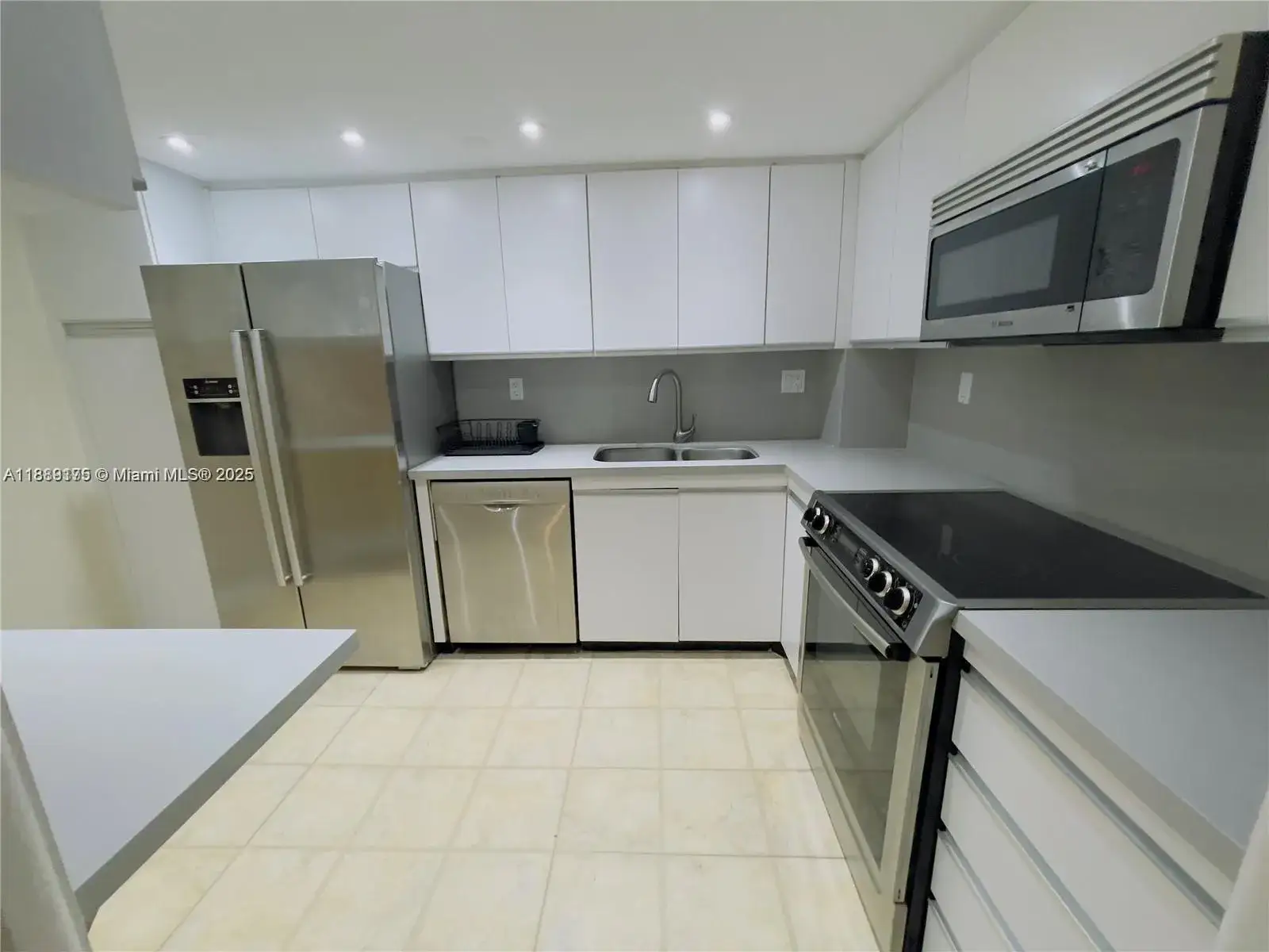 2 bedroom 2 bath Residential for sale at 2000 Towerside # 309, Miami FL 33138