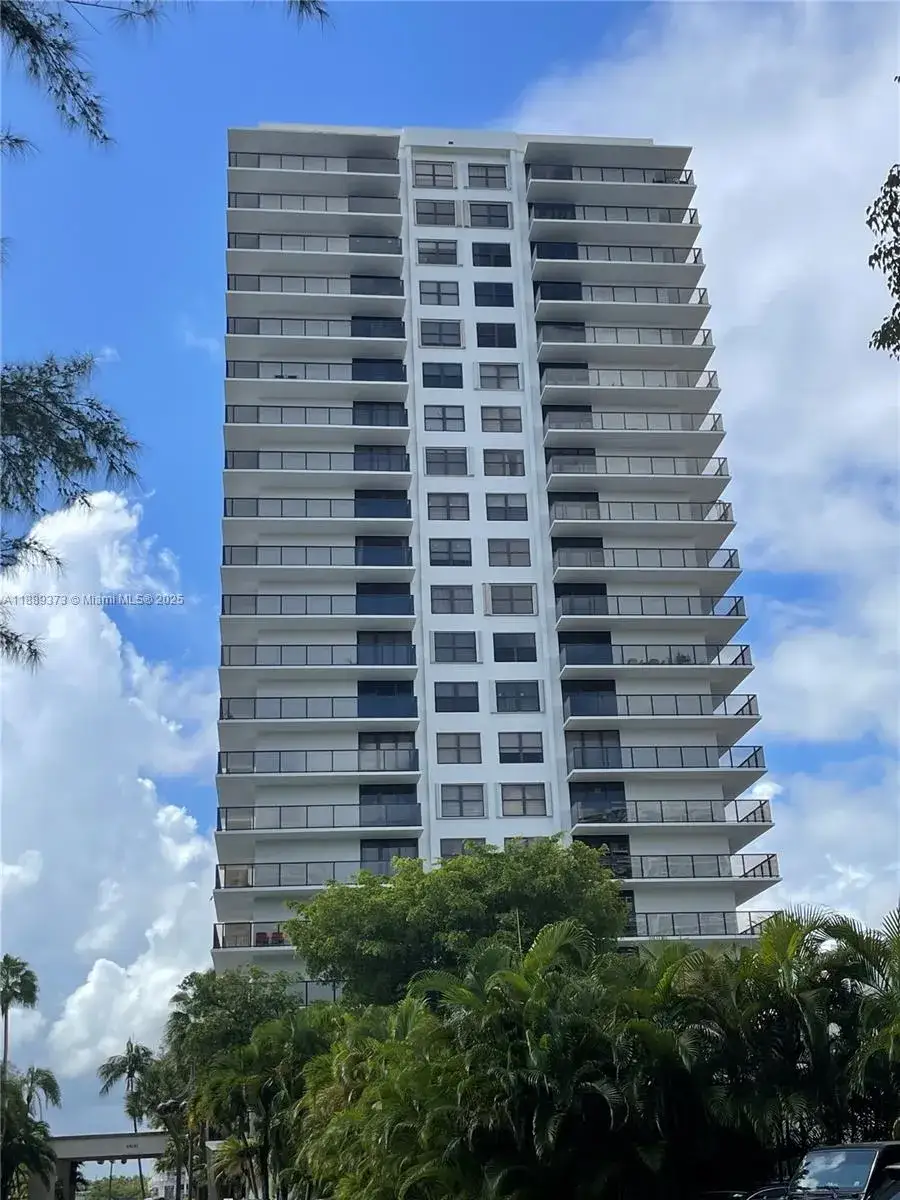 1 bedroom 1 bath Residential Lease for rent at 18151 NE 31st Ct # 1411, Aventura FL 33160