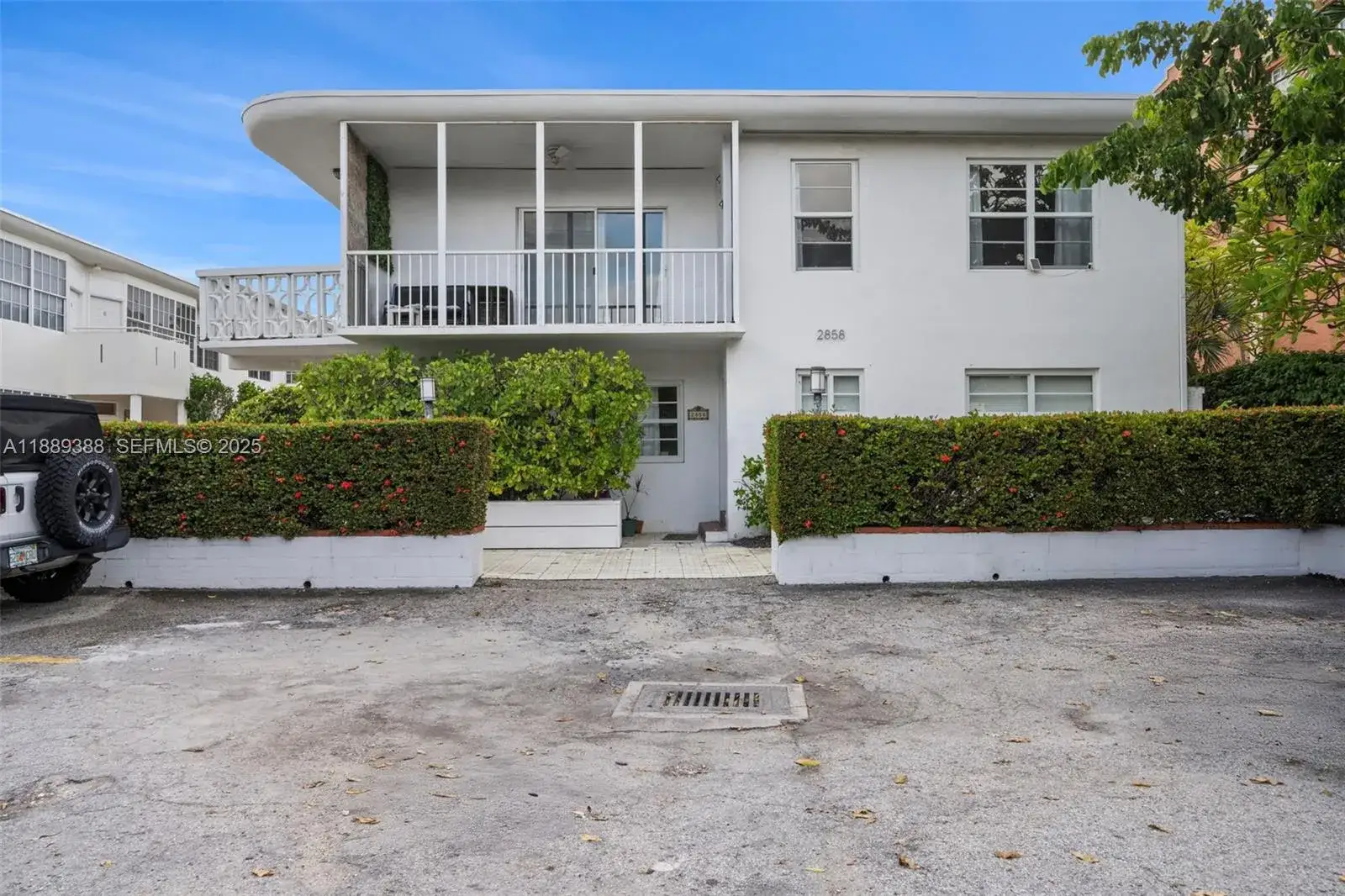 3 bedroom 2 bath Residential for sale at 2858 Pine Tree Dr # 5, Miami Beach FL 33140