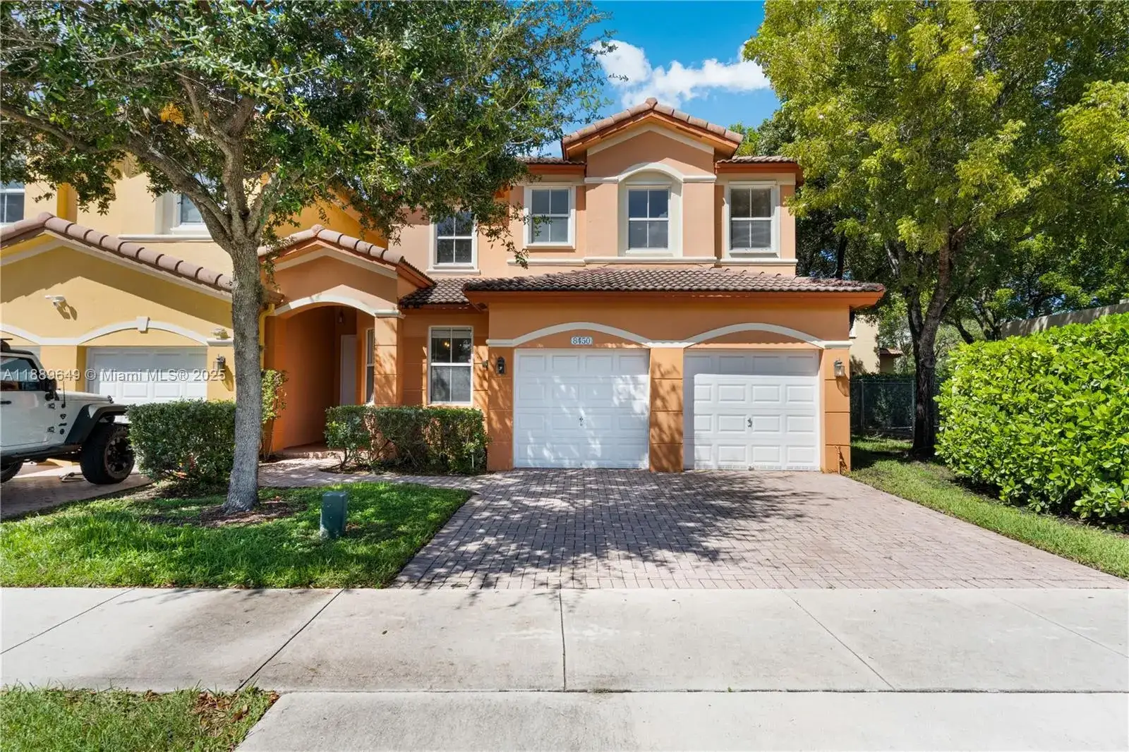 4 bedroom 3 bath Residential for sale at 8450 NW 113th Psge, Doral FL 33178