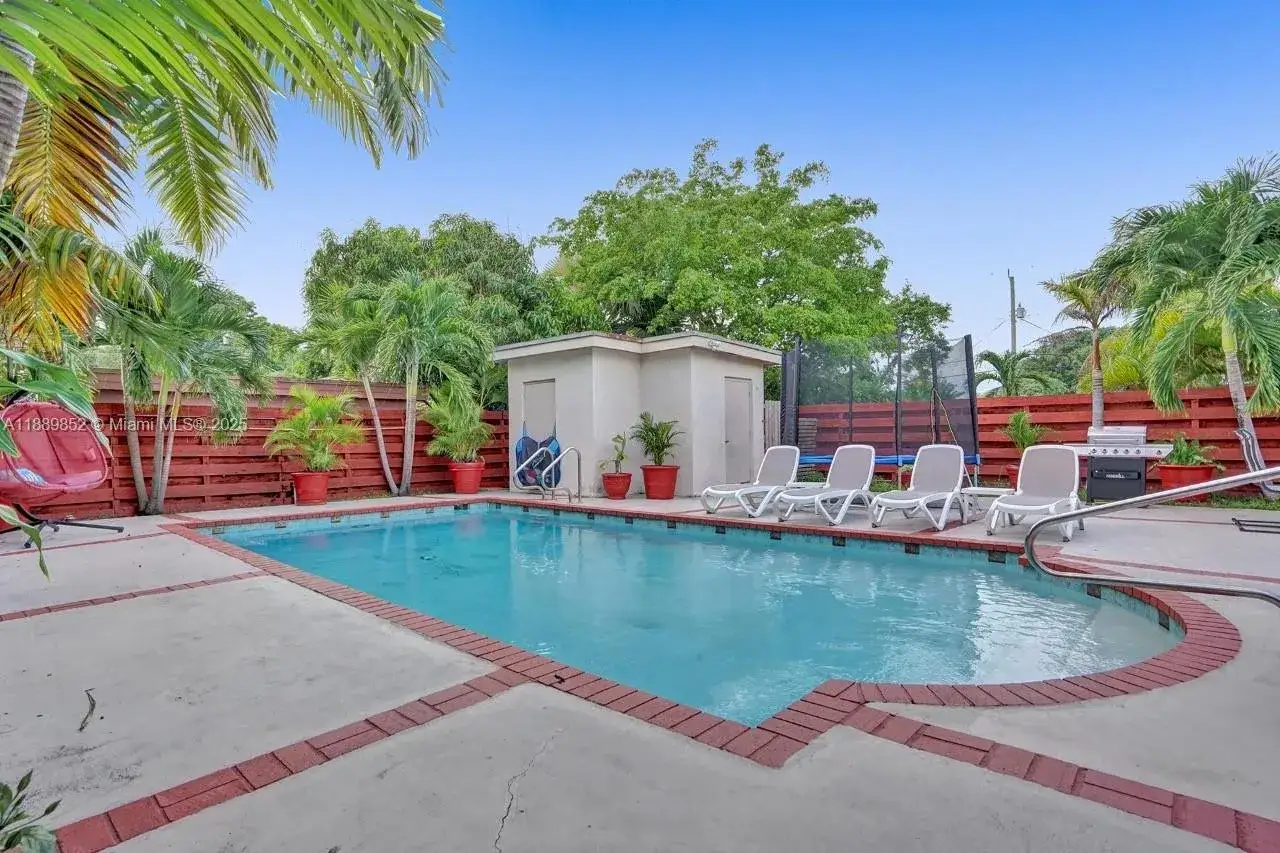 4 bedroom 2 bath Residential Lease for rent at 208 SW 2nd Ave, Hallandale Beach FL 33009