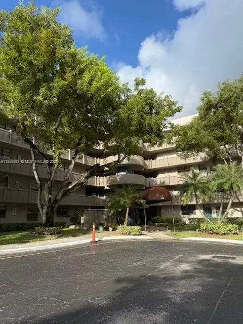 2 bedroom 2 bath Residential for sale at 1000 Colony Point Cir # 203, Pembroke Pines FL 33026
