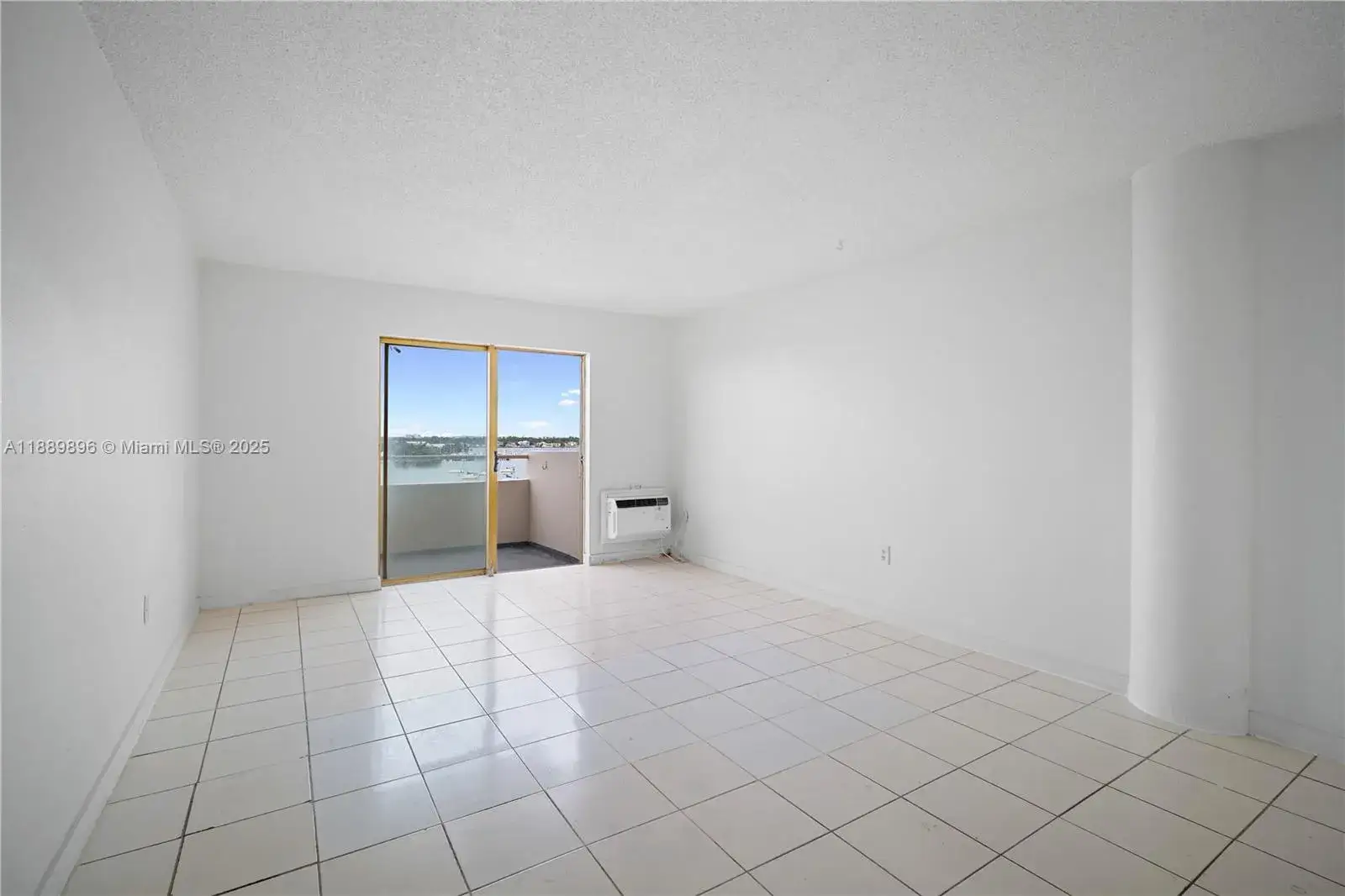 1 bath Residential for sale at 7904 West Dr # 605, North Bay Village FL 33141
