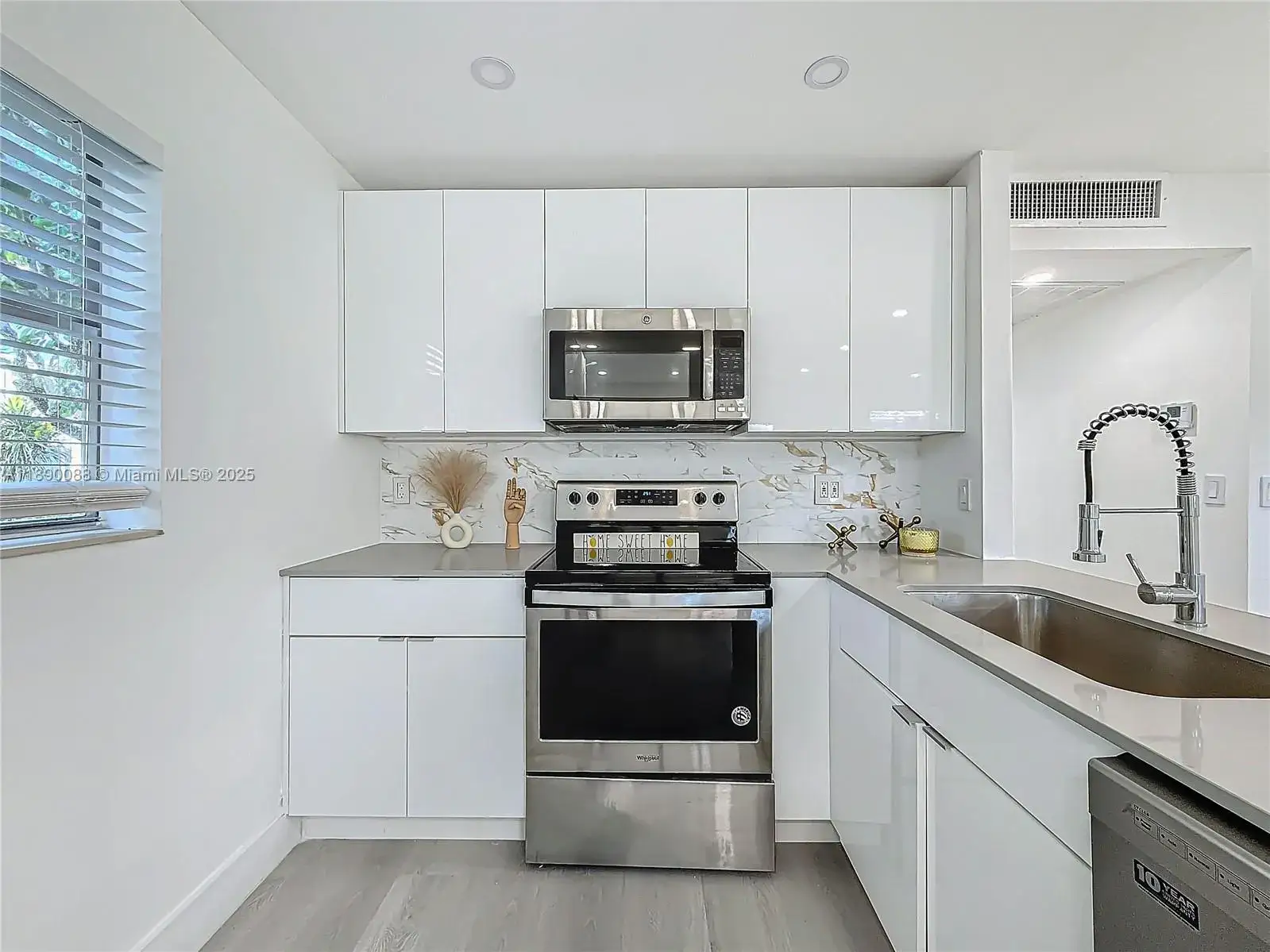 2 bedroom 2 bath Residential for sale at 260 Monaco F # F, Delray Beach FL 33446