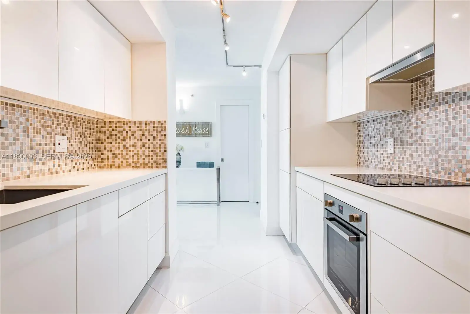 1 bedroom 1 bath Residential Lease for rent at 6917 Collins Ave # 720, Miami Beach FL 33141