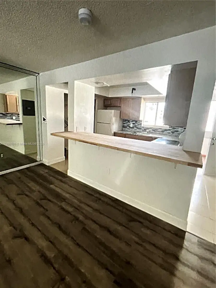 2 bedroom 2 bath Residential Lease for rent at 201 NW 7th St # 206, Miami FL 33136