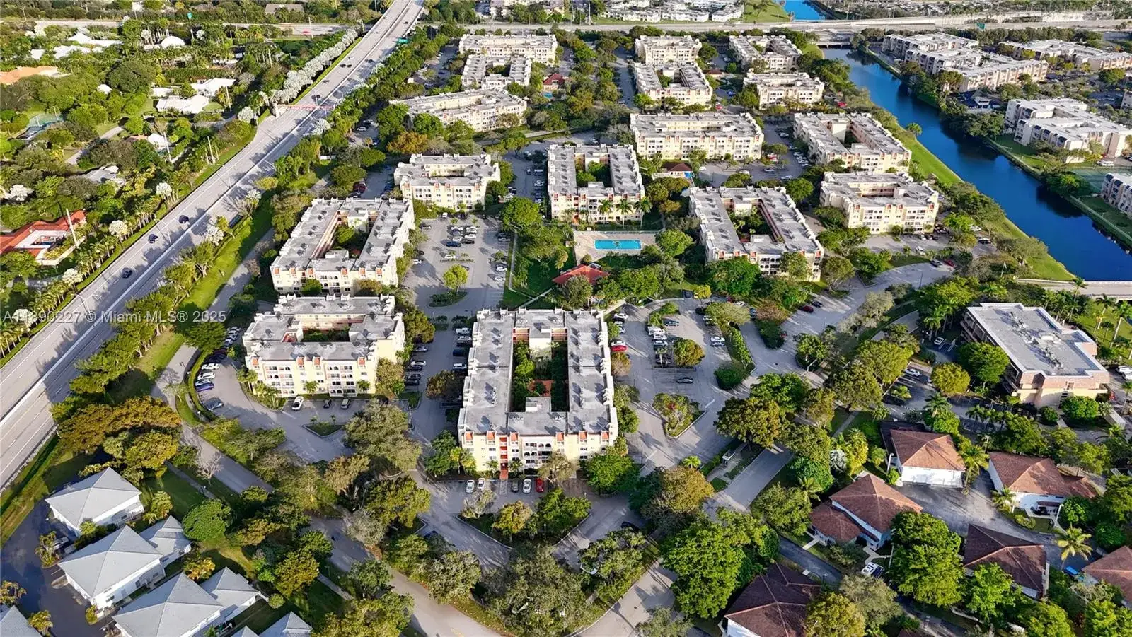 1 bedroom 1 bath Residential Lease for rent at 7845 Camino Real # 205, Miami FL 33143