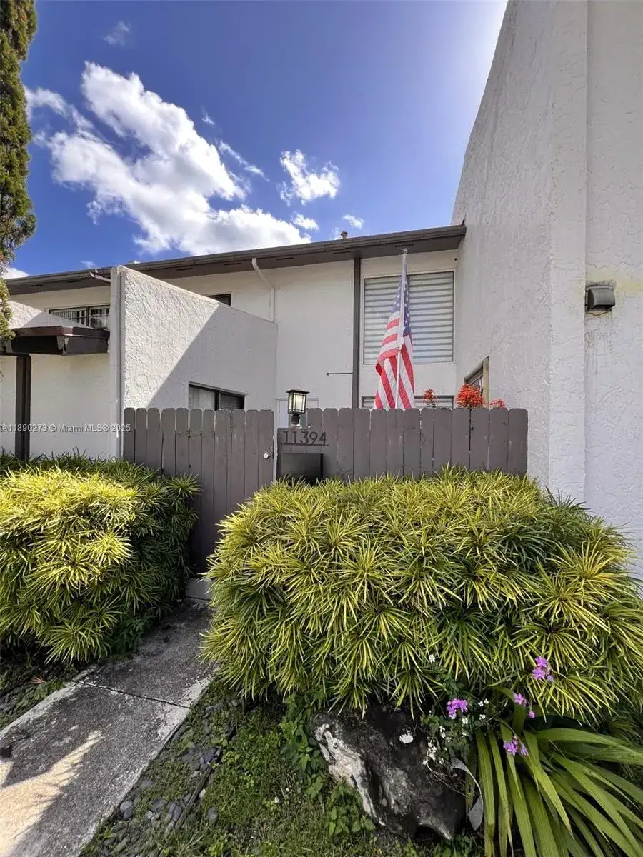 3 bedroom 2 bath Residential Lease for rent at 11394 SW 65th St # 001, Miami FL 33173