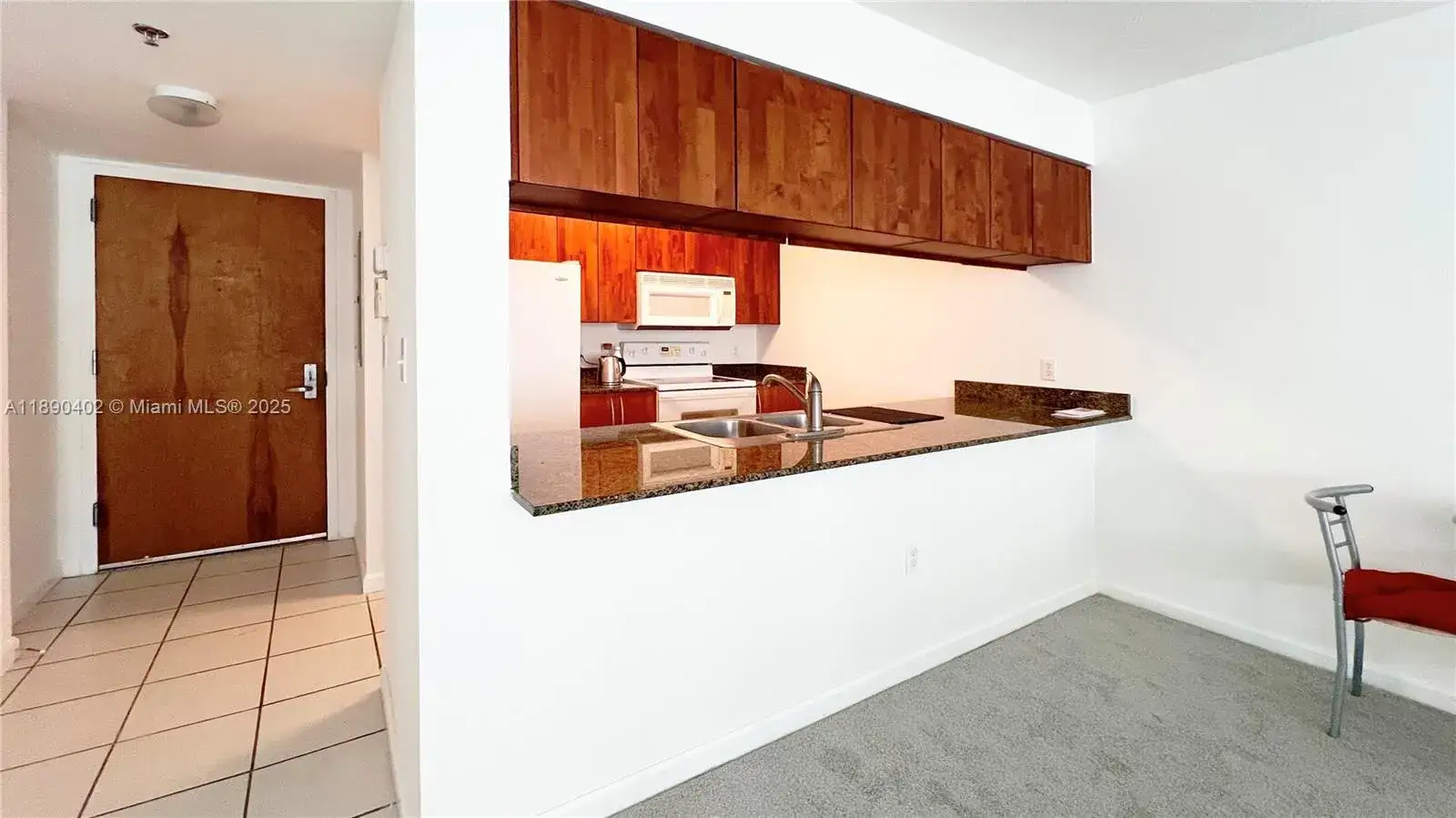 1 bedroom 1 bath Residential for sale at 1200 Brickell Bay Dr # 2814, Miami FL 33131