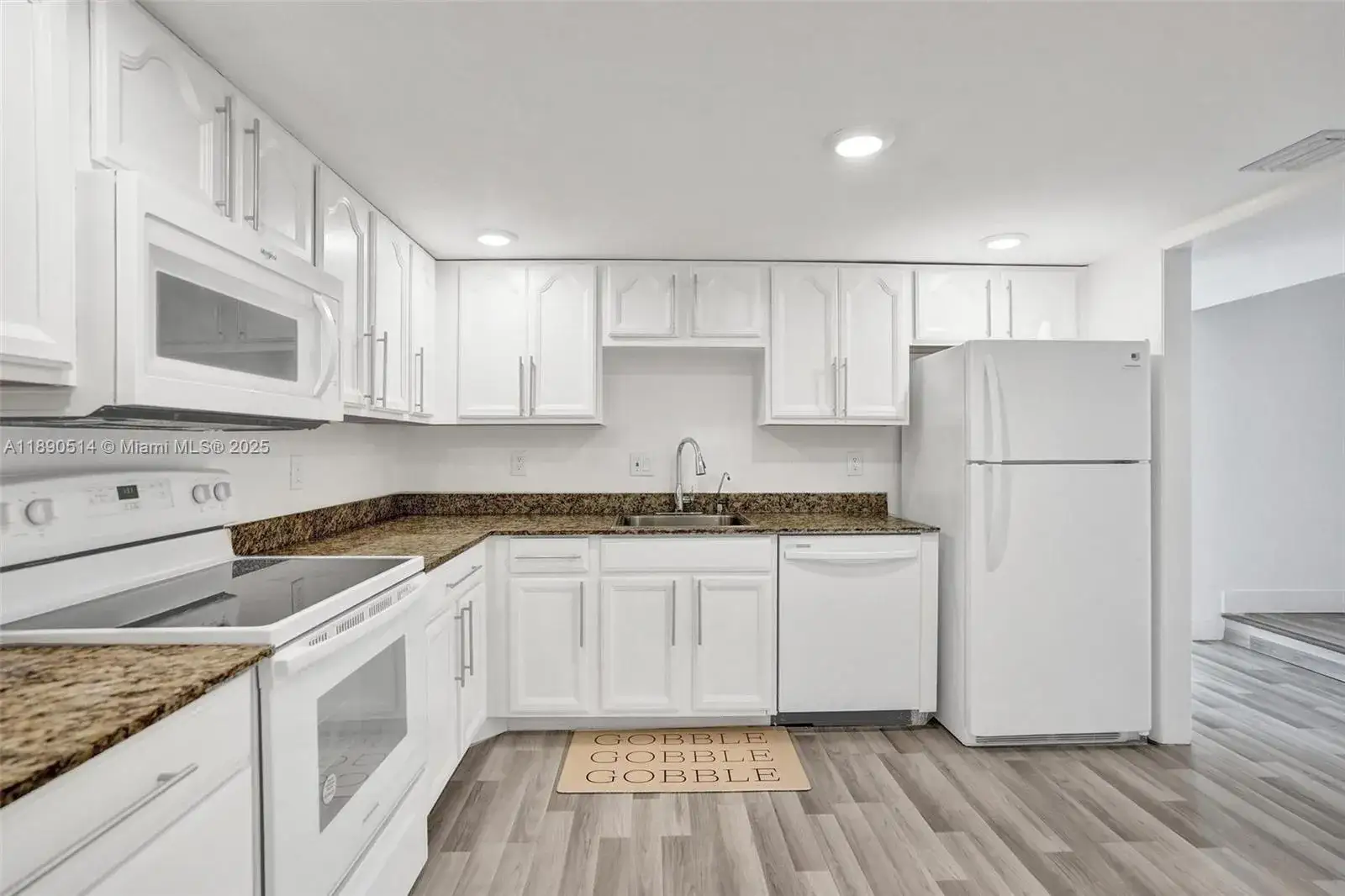 3 bedroom 2 bath Residential for sale at 4026 Inverrary Dr # 8A, Lauderhill FL 33319