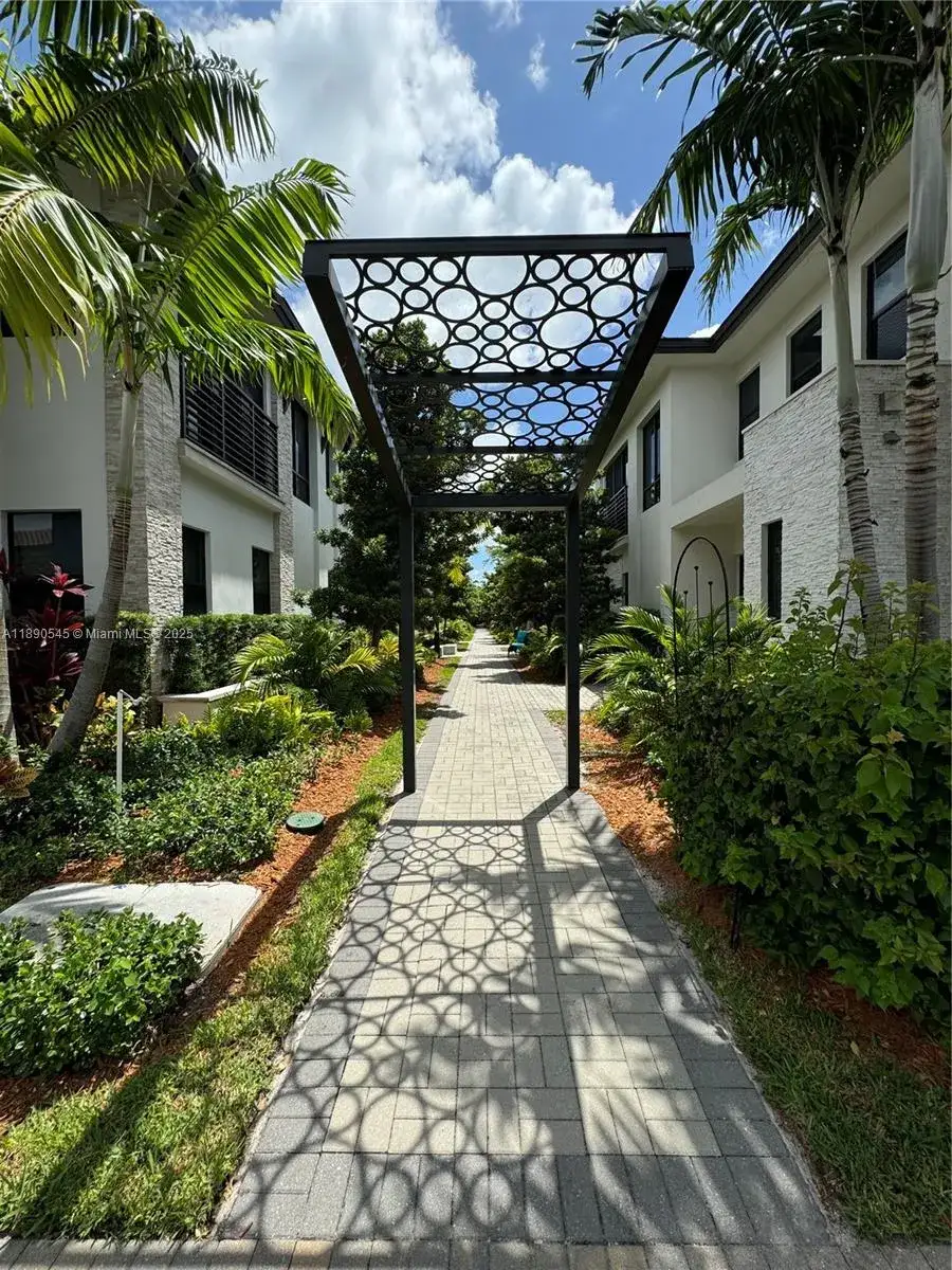 4 bedroom 3 bath Residential for sale at 8283 NW 47th Ln, Doral FL 33166