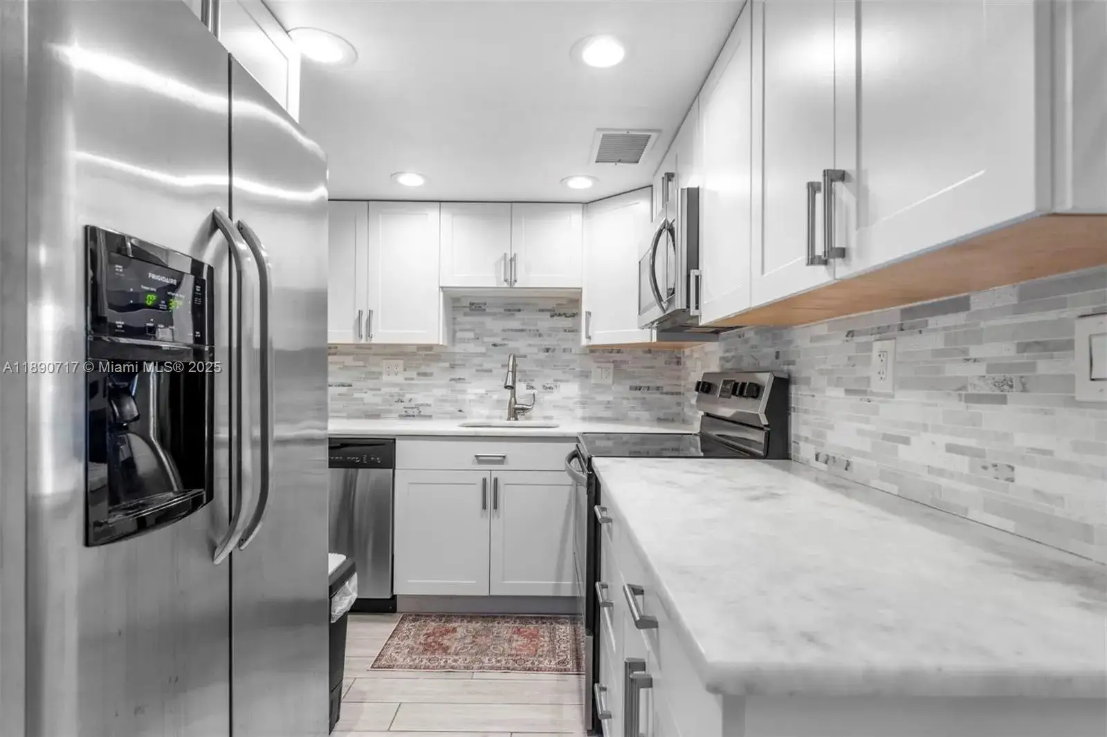 1 bedroom 1 bath Residential for sale at 2970 NE 16th Ave # 208, Oakland Park FL 33334