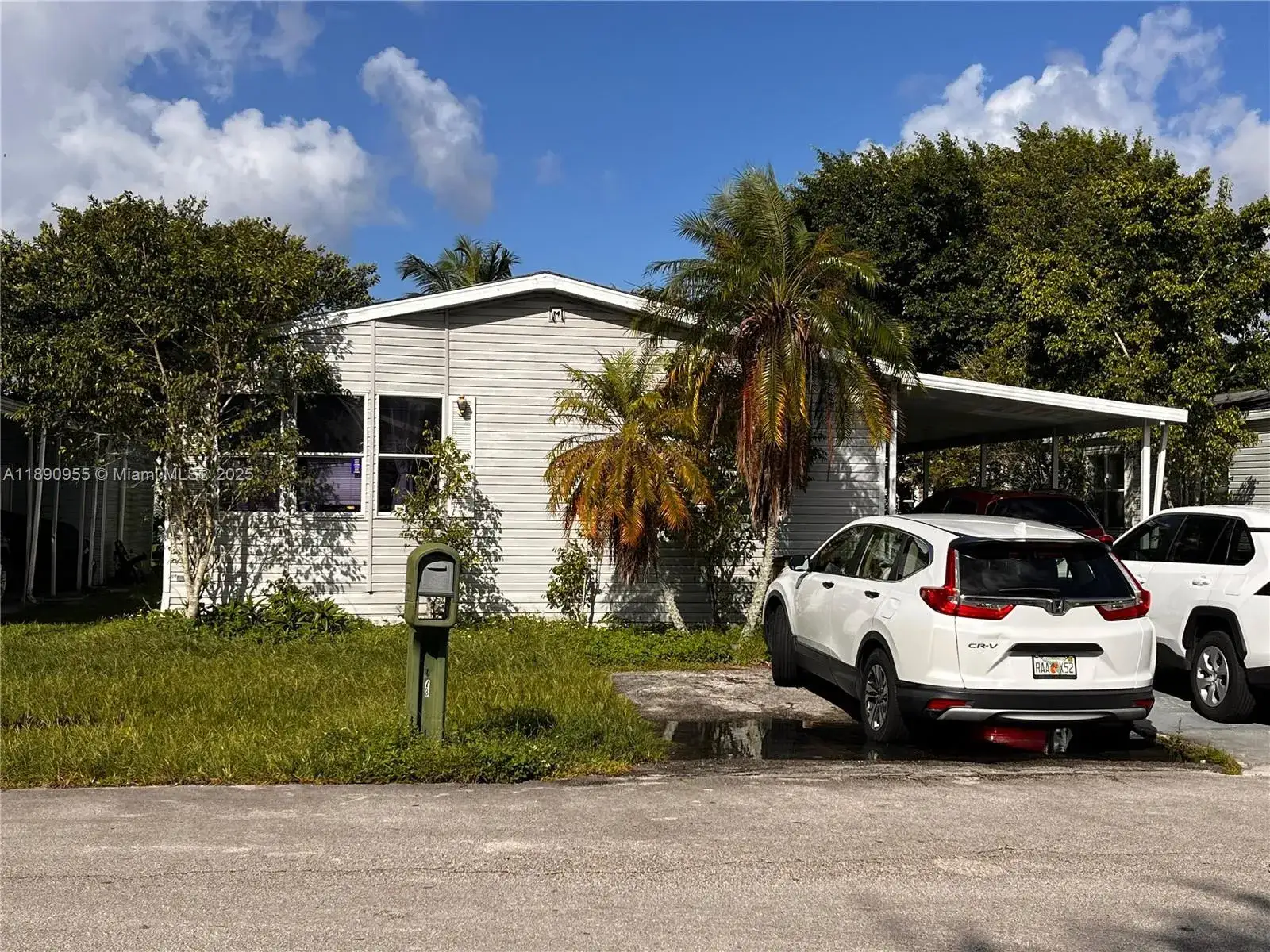 3 bedroom 2 bath Residential for sale at 909 Sw 131 Way, Davie FL 33325