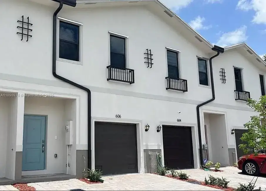 3 bedroom 2 bath Residential Lease for rent at 606 SW 12th St, Florida City FL 33034