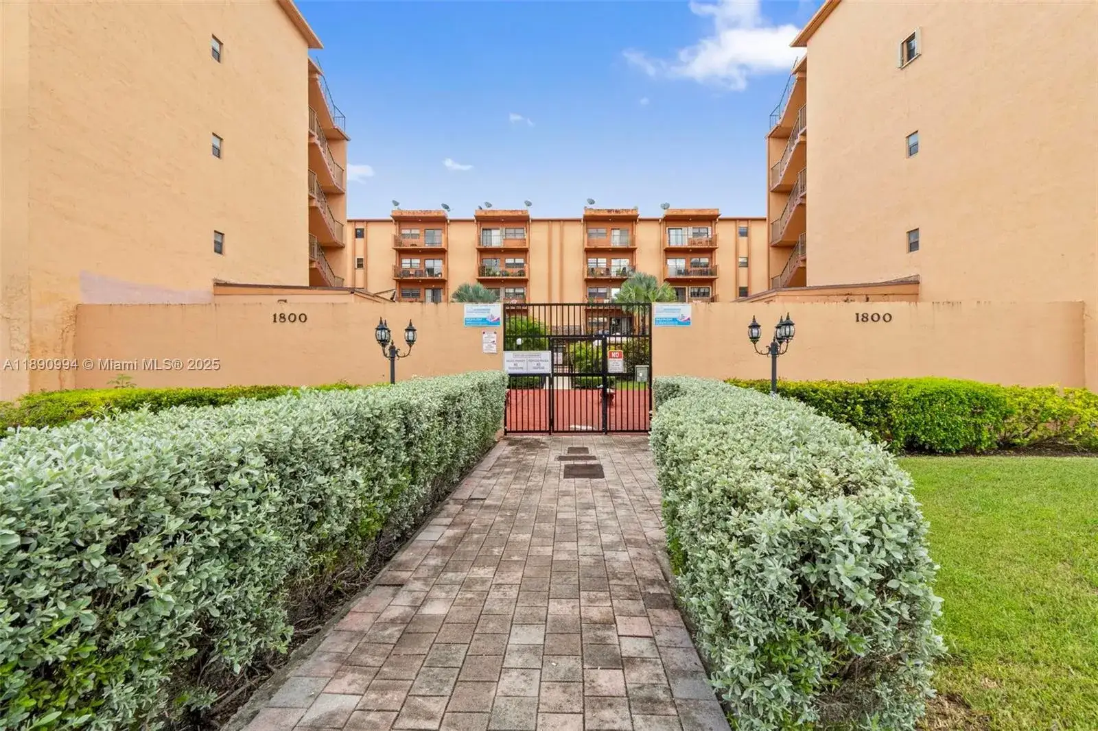 3 bedroom 2 bath Residential for sale at 1800 W 54th St # 109, Hialeah FL 33012