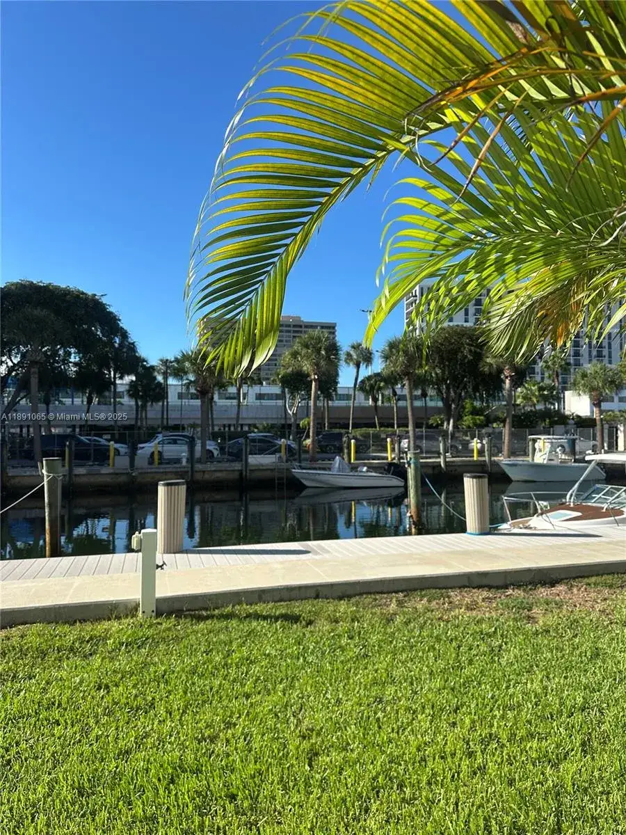 1 bedroom 2 bath Residential for sale at 1650 NE 115th St # 102, Miami FL 33181