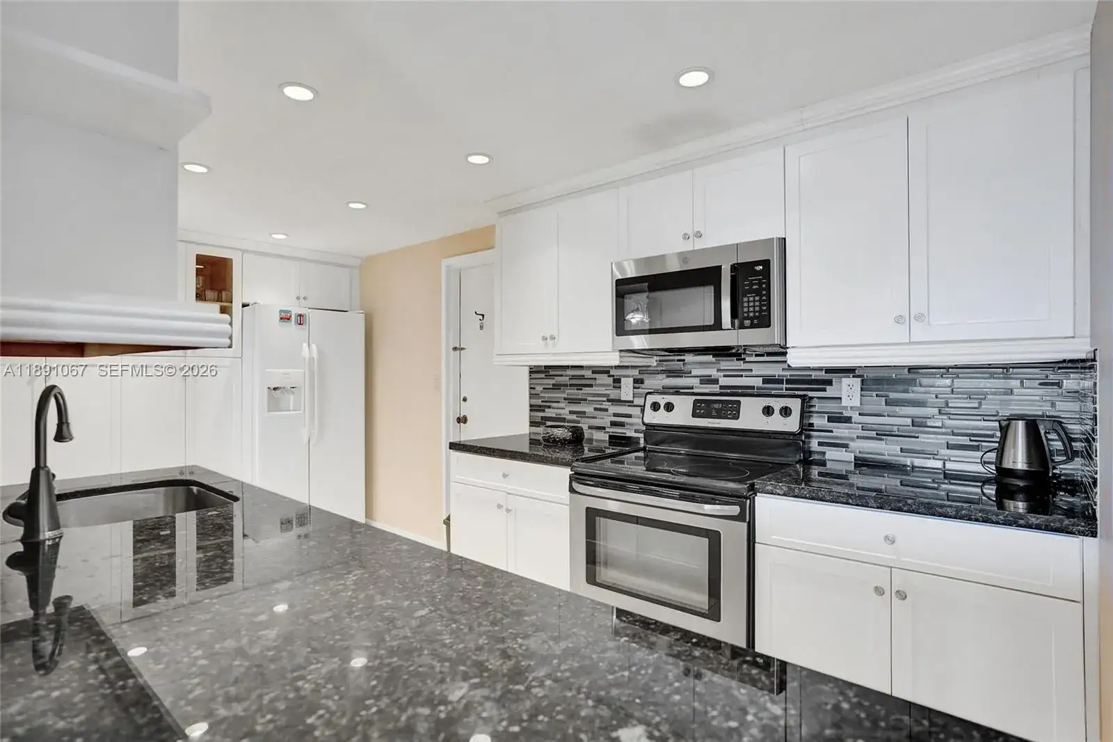 2 bedroom 2 bath Residential Lease for rent at 1833 S Ocean Dr # 906, Hallandale Beach FL 33009