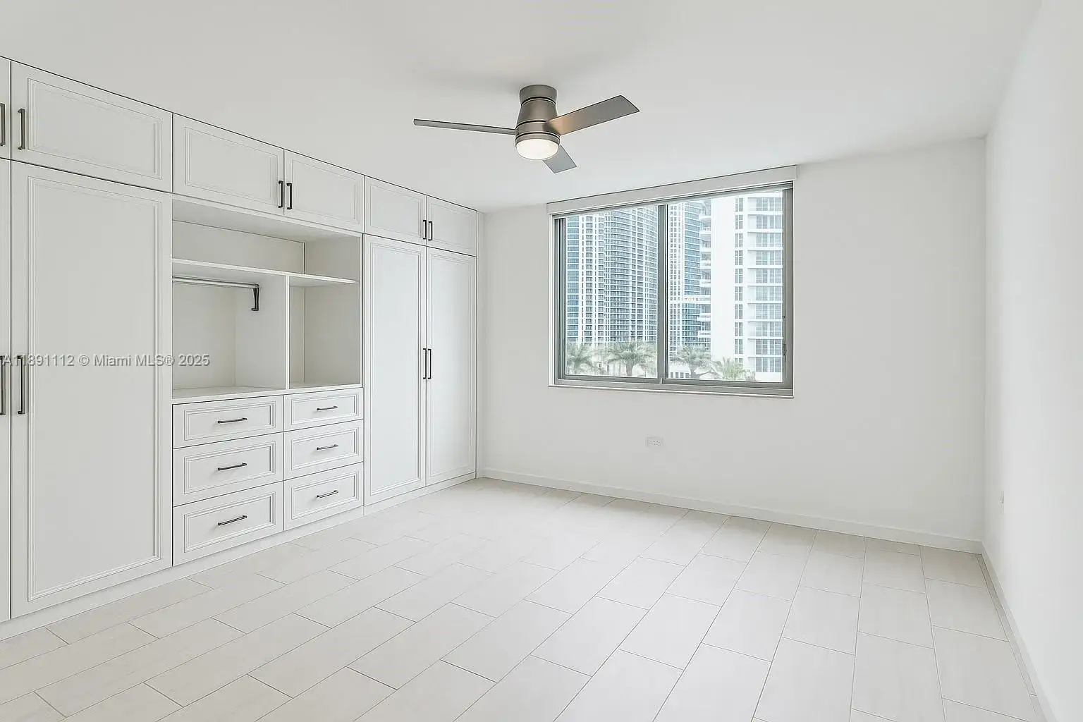 1 bedroom 1 bath Residential for sale at 801 Brickell Key Blvd # 908, Miami FL 33131