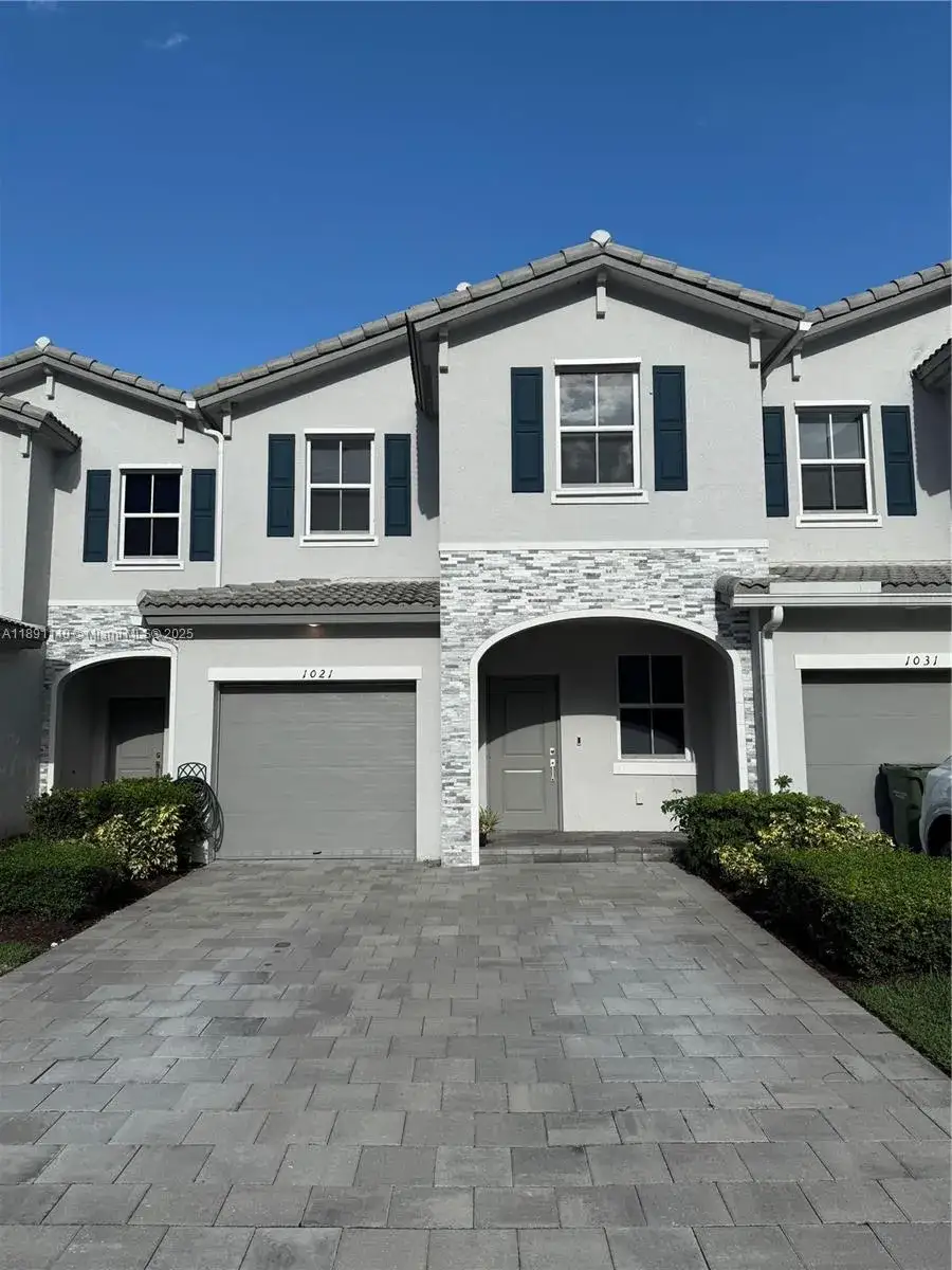 3 bedroom 2 bath Residential Lease for rent at 1021 SE 27th Ter # 1021, Homestead FL 33035