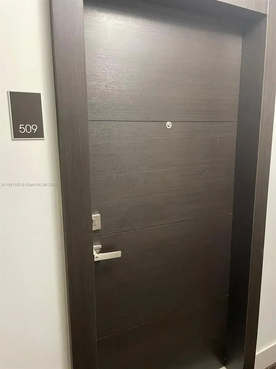 2 bedroom 2 bath Residential for sale at 2851 NE 183rd St # 509E, Aventura FL 33160