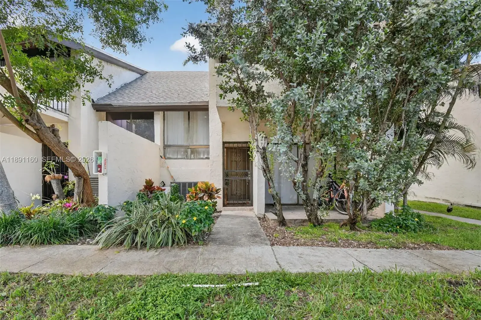 3 bedroom 2 bath Residential for sale at 19220 NE 25th Ave # 274B, Miami FL 33180