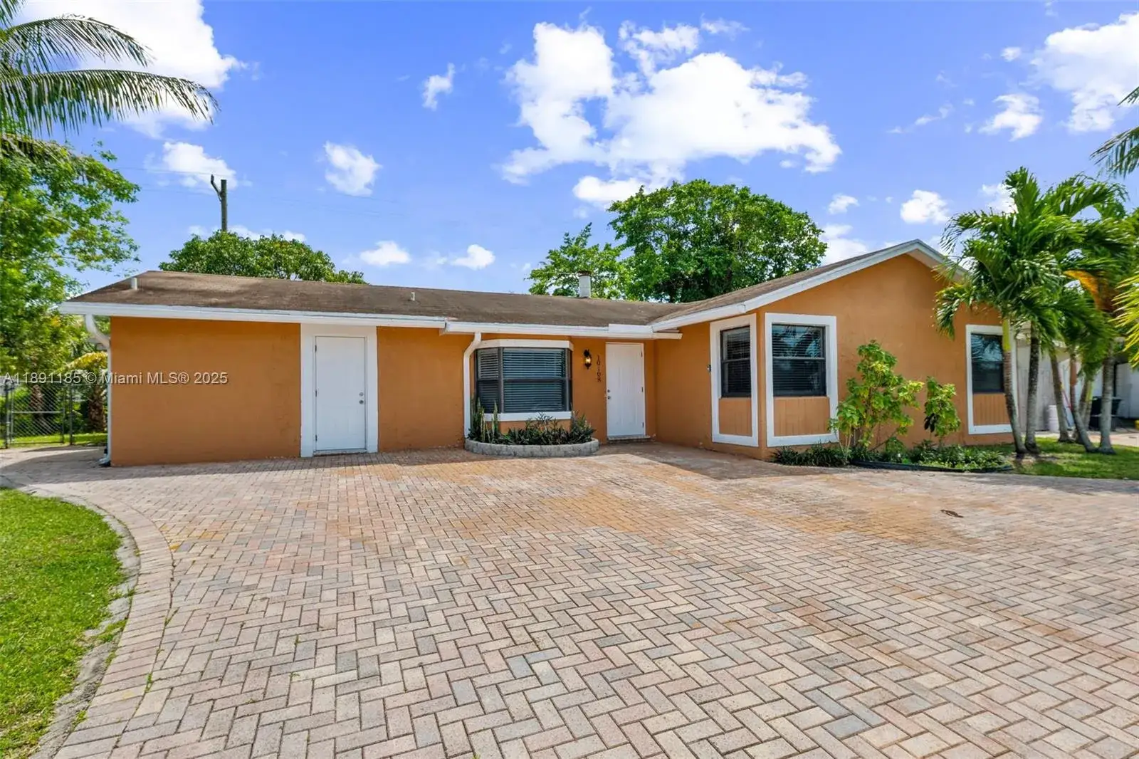 4 bedroom 3 bath Residential for sale at 10108 S Windtree Ln S, Boca Raton FL 33428