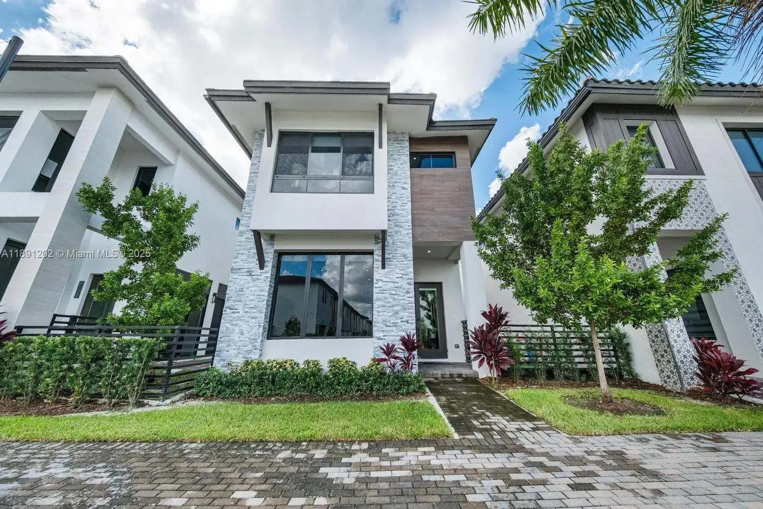 4 bedroom 4 bath Residential for sale at 8120 NW 43rd St, Doral FL 33166