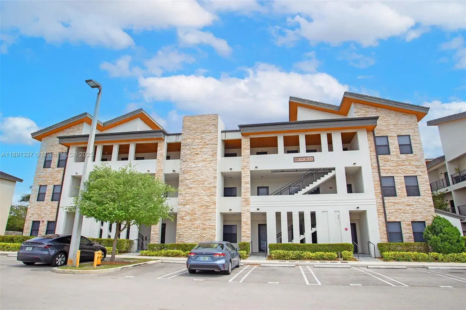 2 bedroom 2 bath Residential for sale at 8055 NW 104th Ave # 2, Doral FL 33178
