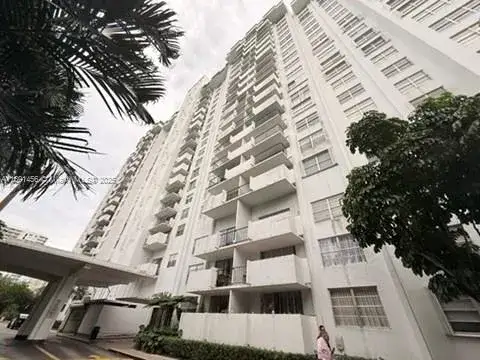 1 bedroom 1 bath Residential for sale at 2780 NE 183rd St # 1415, Aventura FL 33160