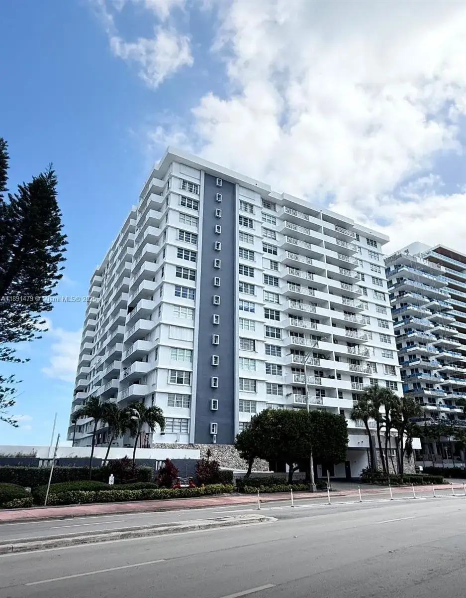 2 bedroom 2 bath Residential for sale at 5825 Collins Ave # 7B, Miami Beach FL 33140