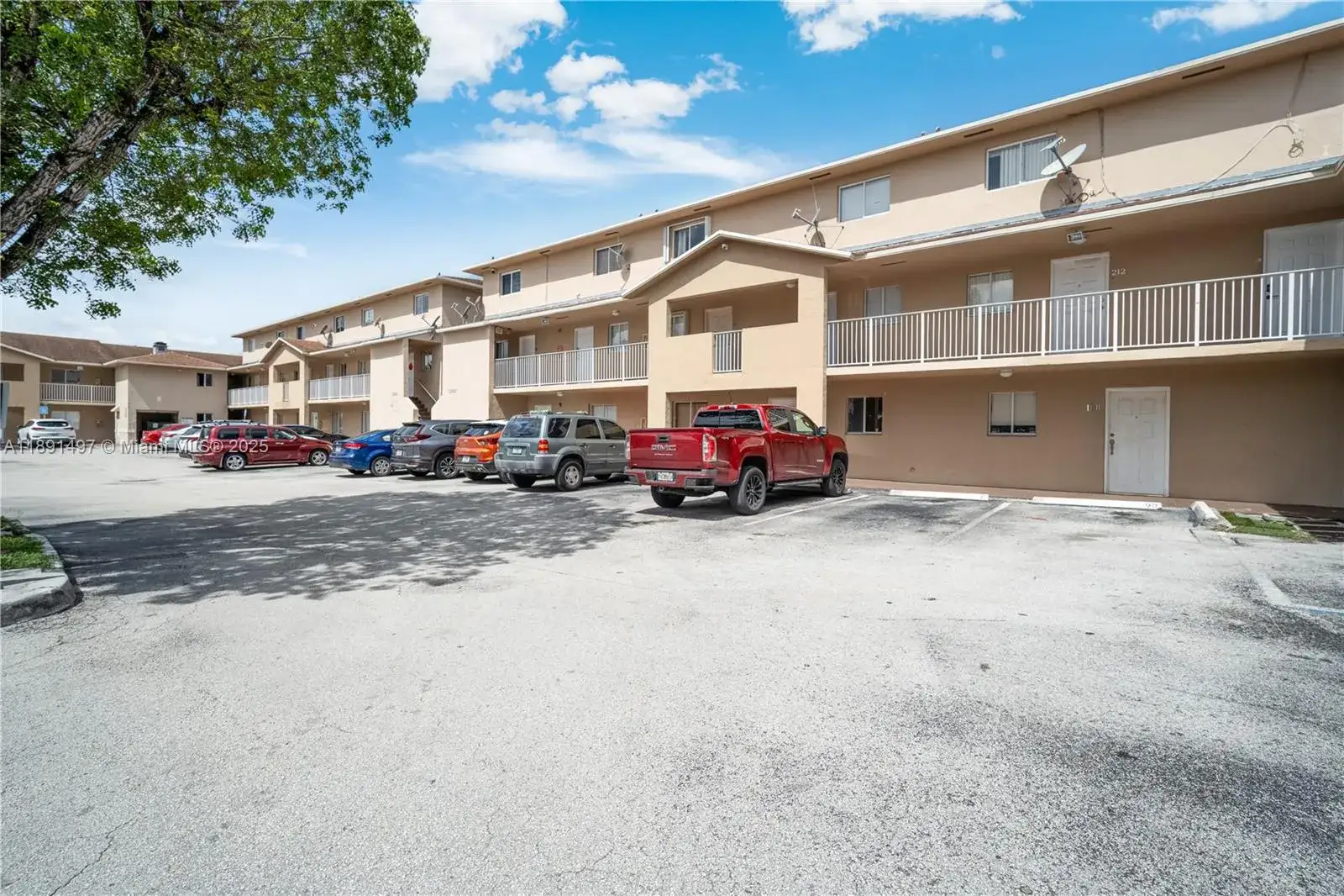 2 bedroom 2 bath Residential for sale at 3021 W 76th St # 109, Hialeah FL 33018