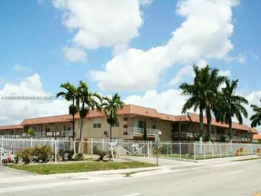 1 bath Residential for sale at 271 NW 177th St # 207, Miami Gardens FL 33169