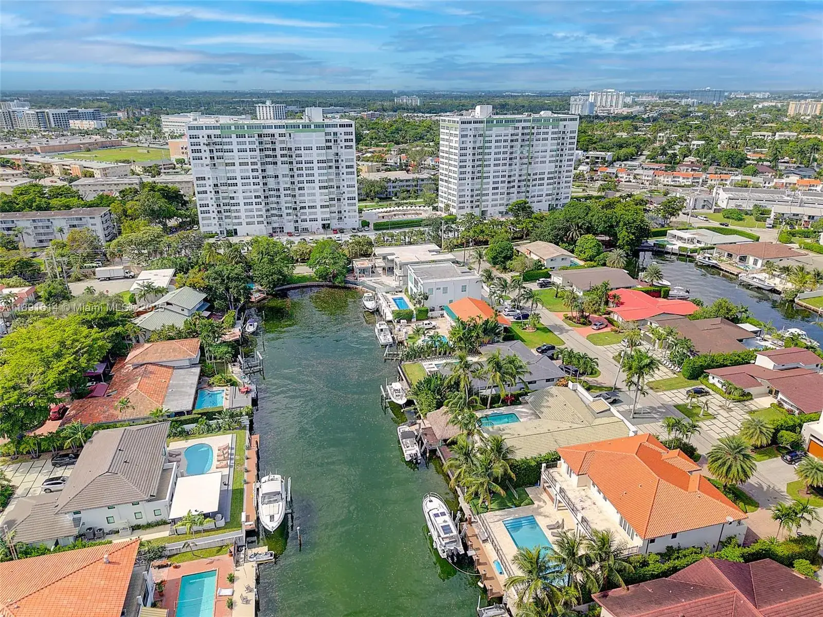 1 bedroom 1 bath Residential for sale at 2100 Sans Souci Blvd, North Miami FL 33181