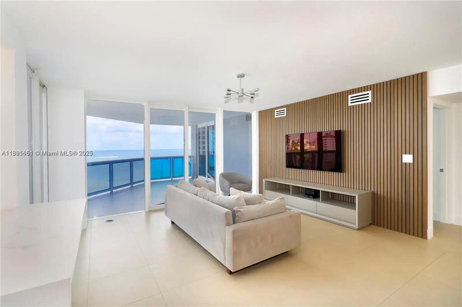 2 bedroom 2 bath Residential for sale at 6301 Collins Ave # 1608, Miami Beach FL 33141