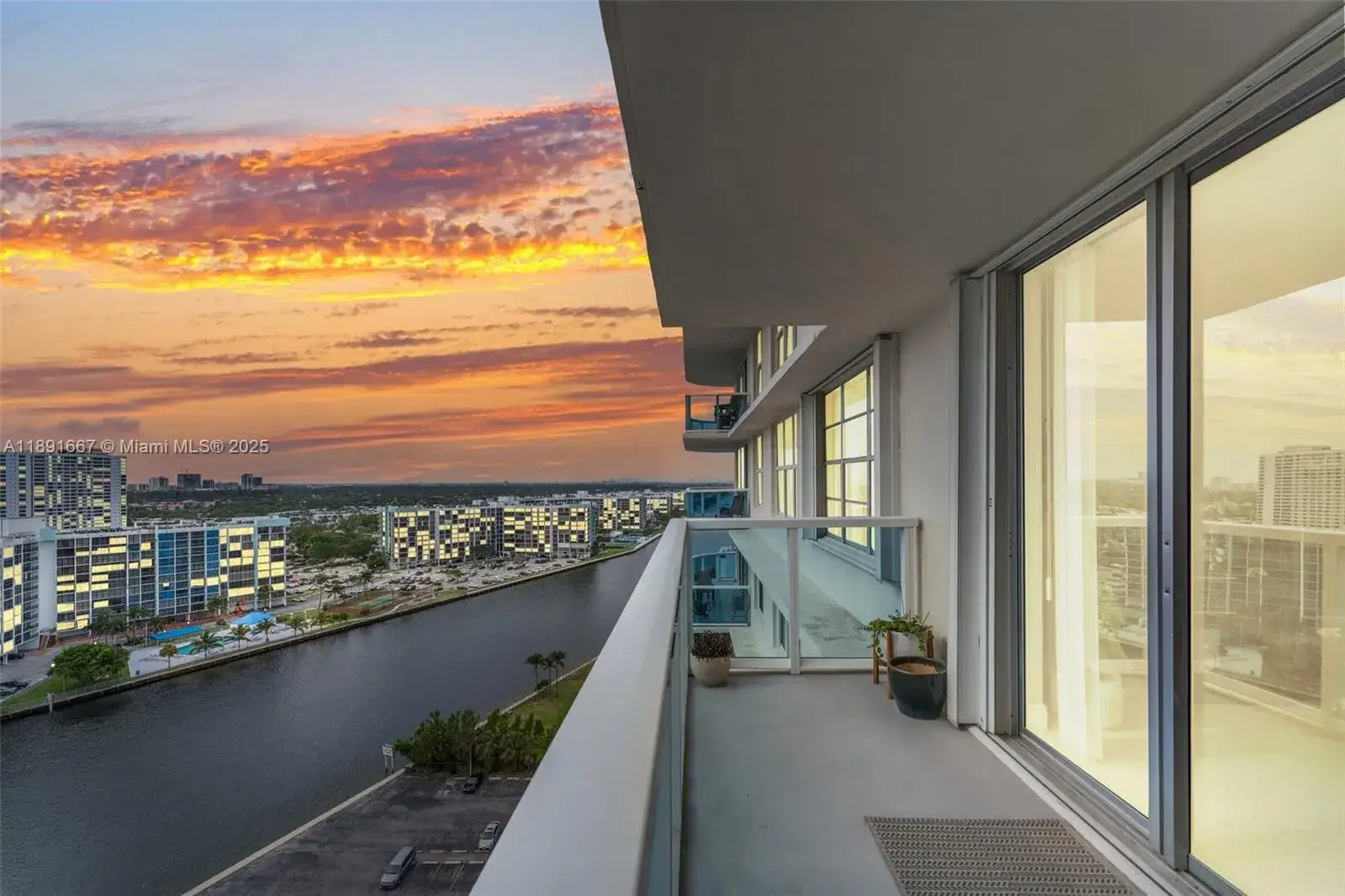 1 bedroom 1 bath Residential for sale at 3800 S Ocean Dr # 1722, Hollywood FL 33019