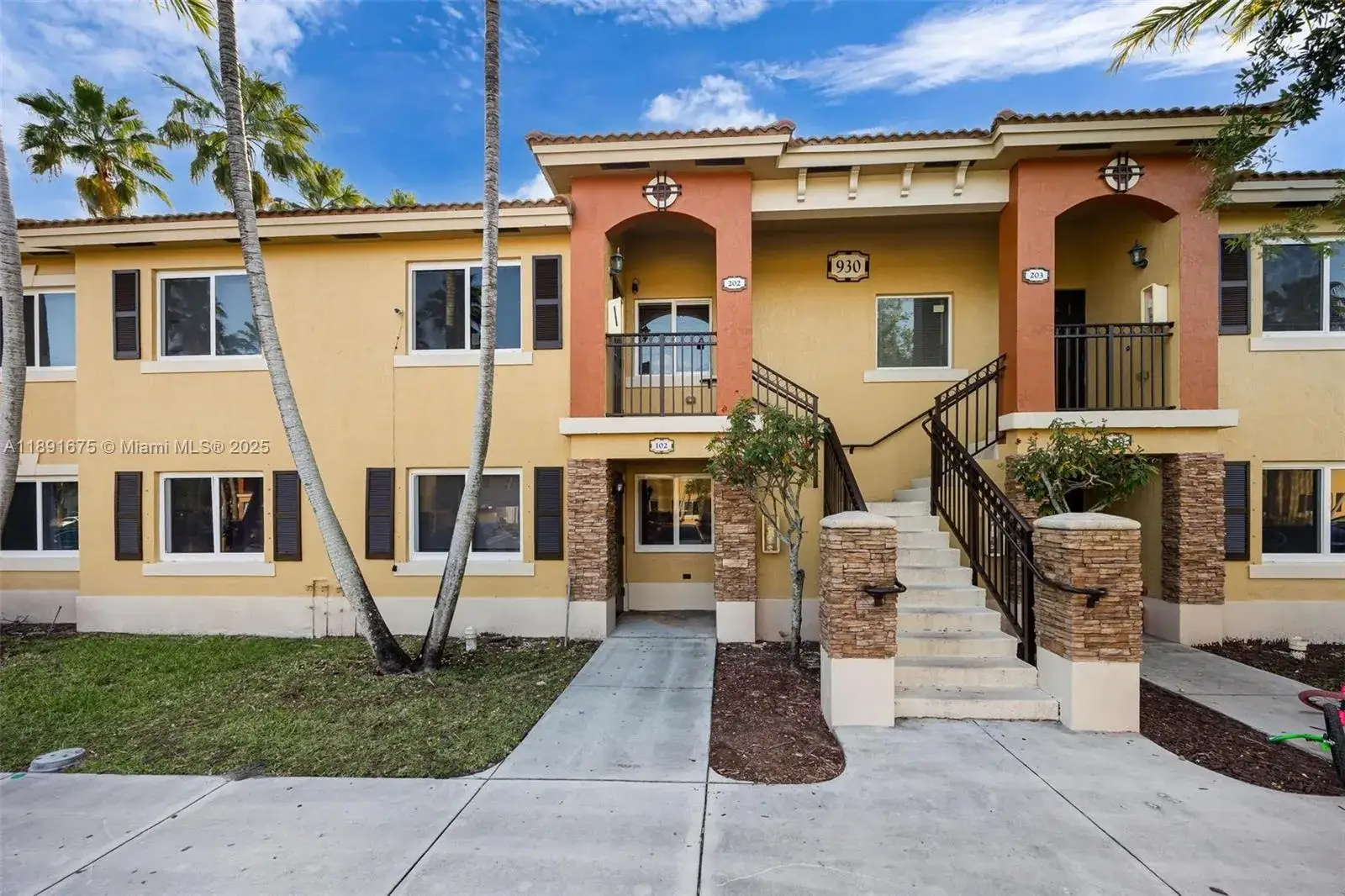 2 bedroom 2 bath Residential for sale at 930 NE 33rd Ter # 102, Homestead FL 33033