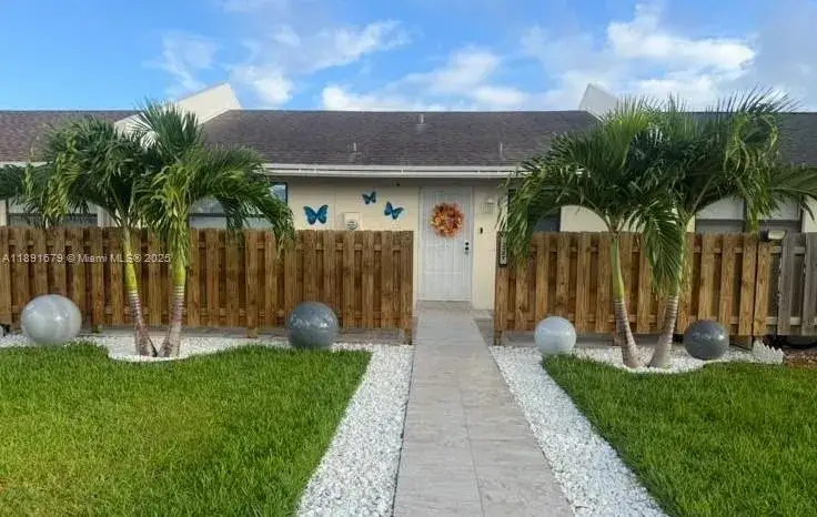 2 bedroom 2 bath Residential for sale at 1327 Towhee St, Homestead FL 33035
