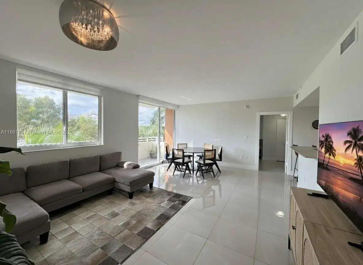 3 bedroom 2 bath Residential for sale at 2775 NE 187th St # 318, Aventura FL 33180