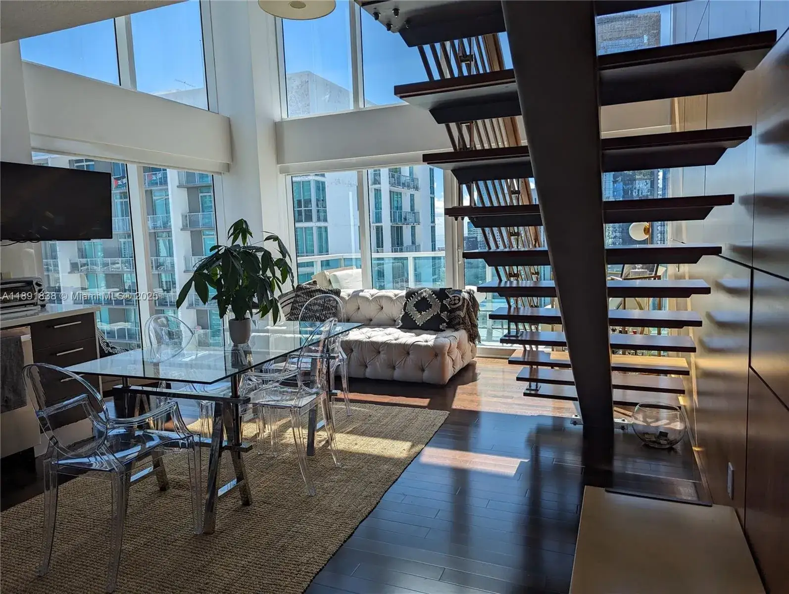 2 bedroom 2 bath Residential Lease for rent at 41 SE 5th St # 2302, Miami FL 33131