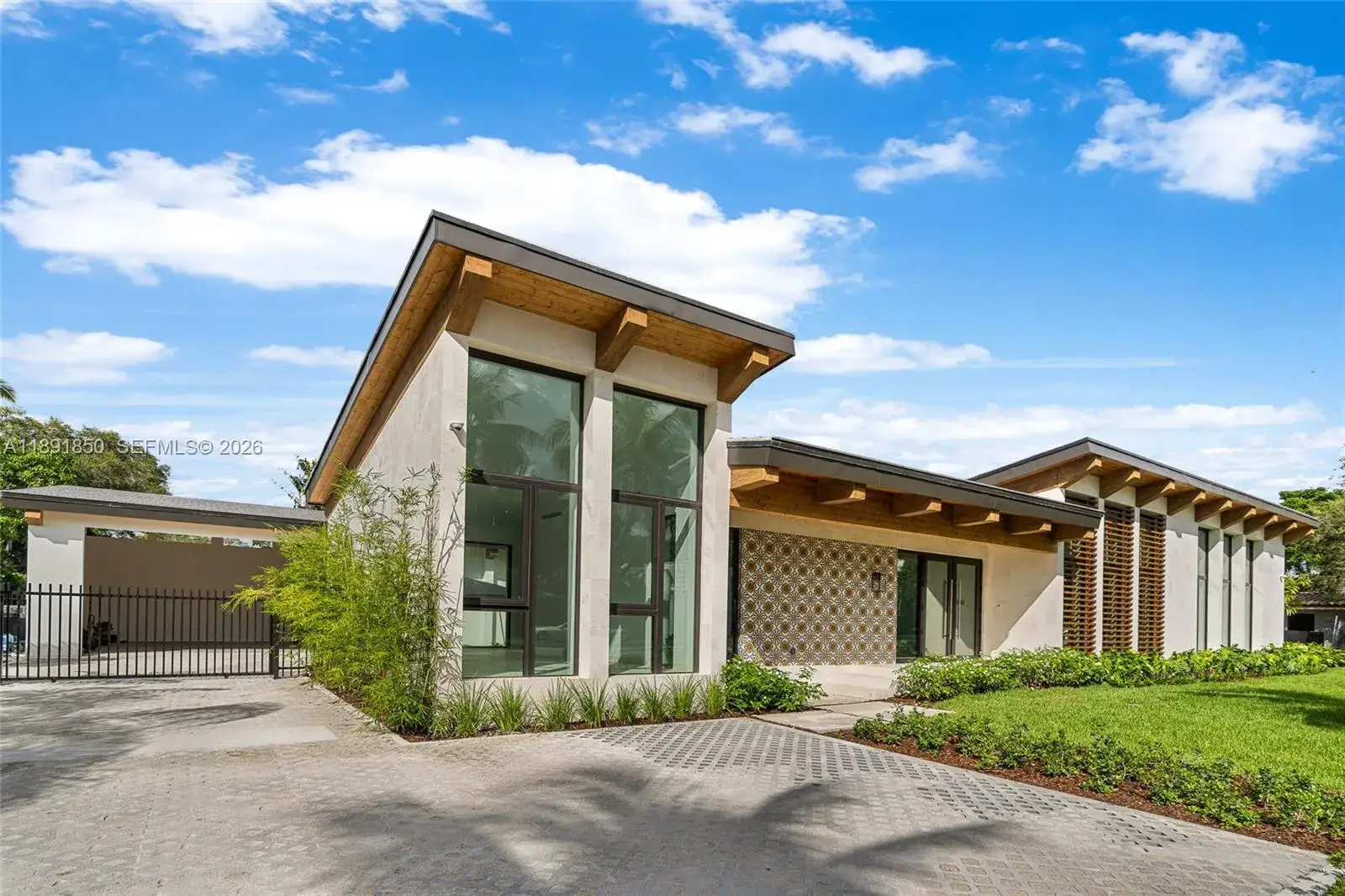 6 bedroom 6 bath Residential for sale at 6716 San Vicente St, Coral Gables FL 33146