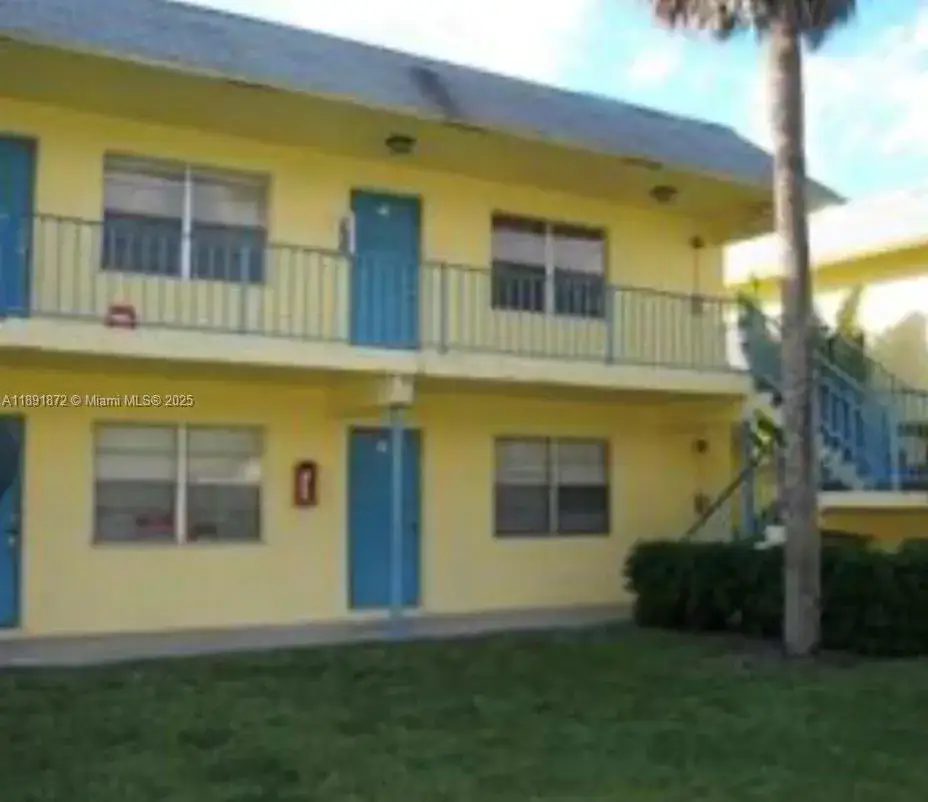 1 bedroom 1 bath Residential Lease for rent at 4160 NW 21st St # 146A, Lauderhill FL 33313