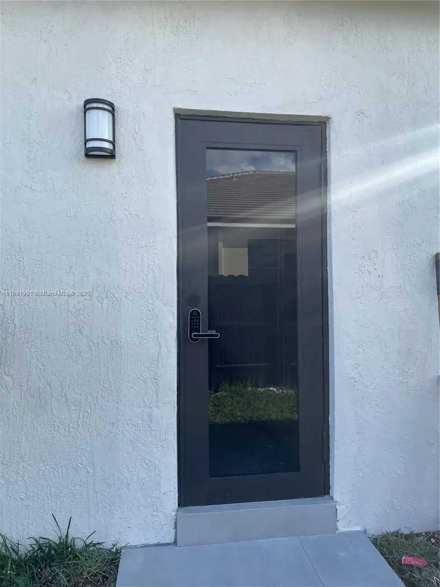 1 bedroom 1 bath Residential Lease for rent at 30778 SW 192nd Ave # 1, Homestead FL 33030